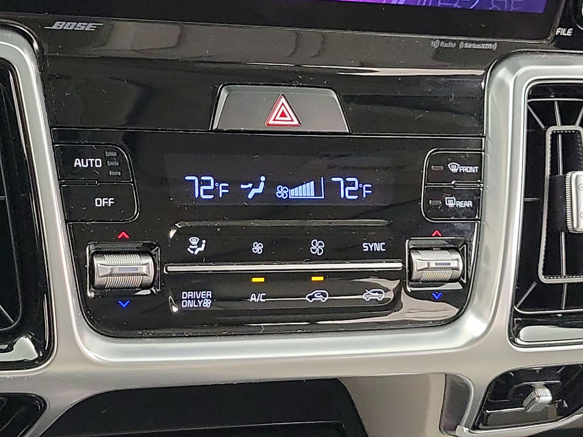 Thumbnail: 2023 Kia Sorento - 17