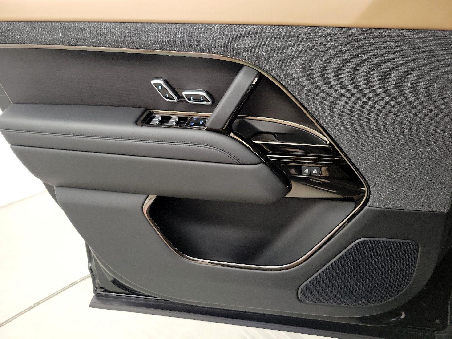 Thumbnail: 2023 Land Rover Range Rover Sport - 12