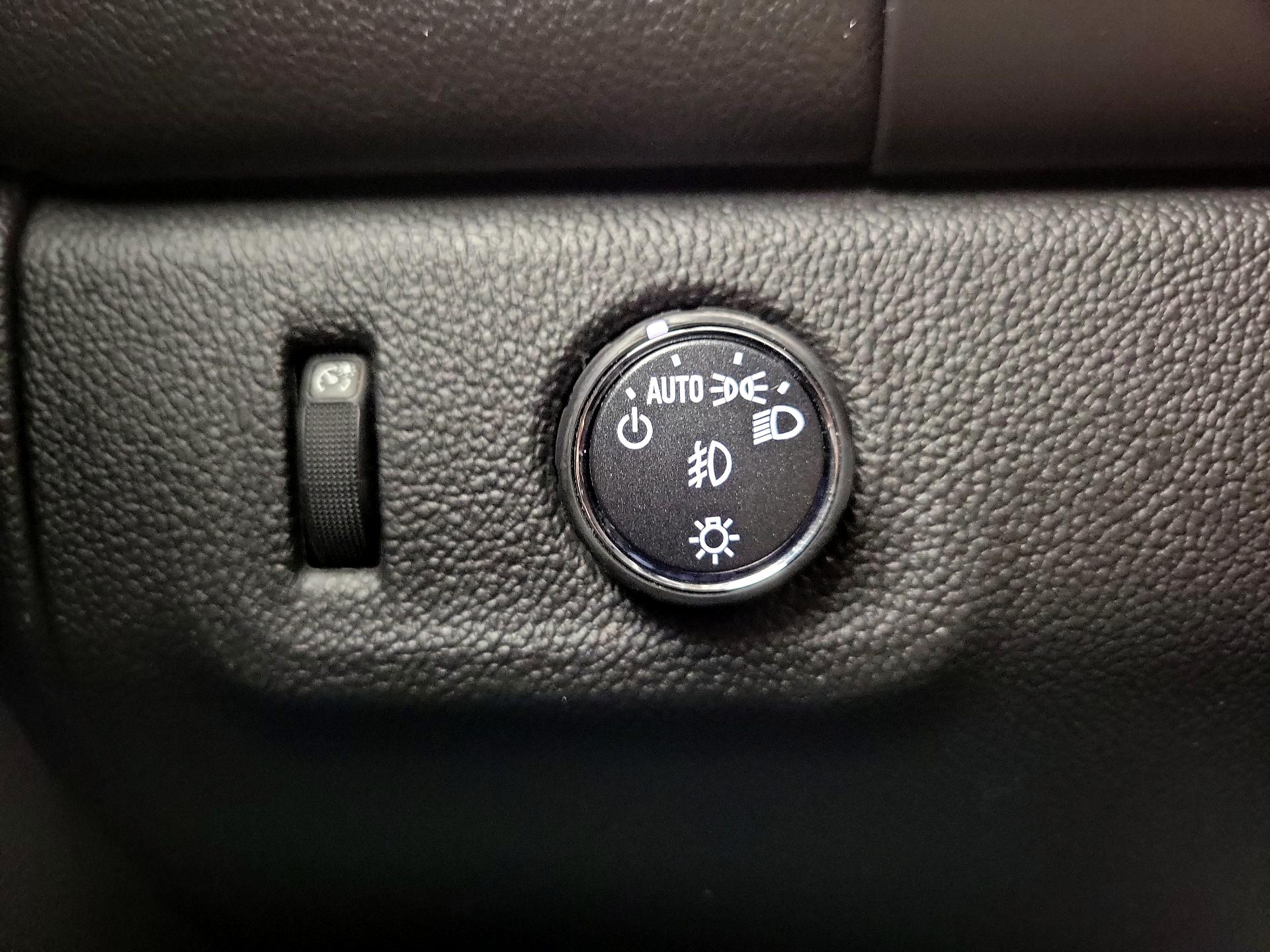 Thumbnail: 2015 GMC Canyon - 13