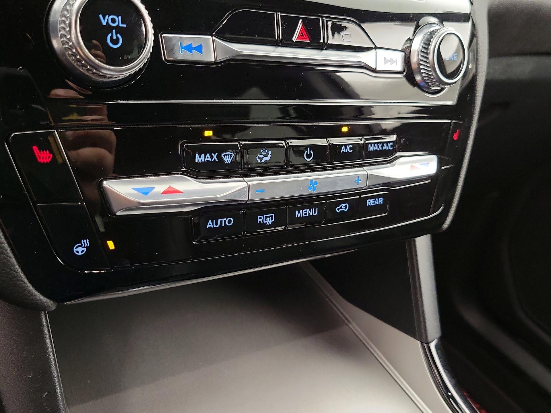 Thumbnail: 2022 Ford Explorer - 17