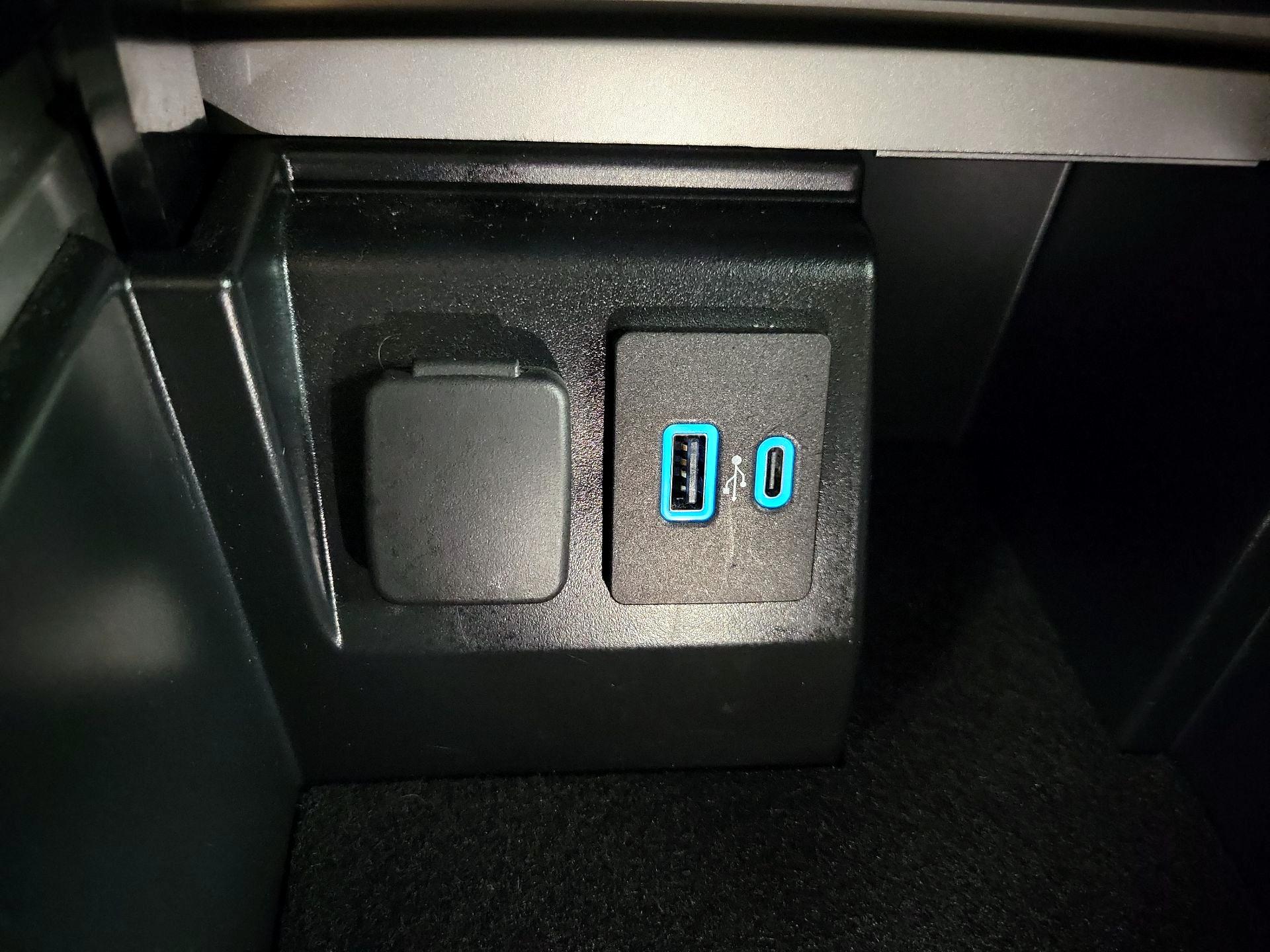 Thumbnail: 2022 Ford Explorer - 19