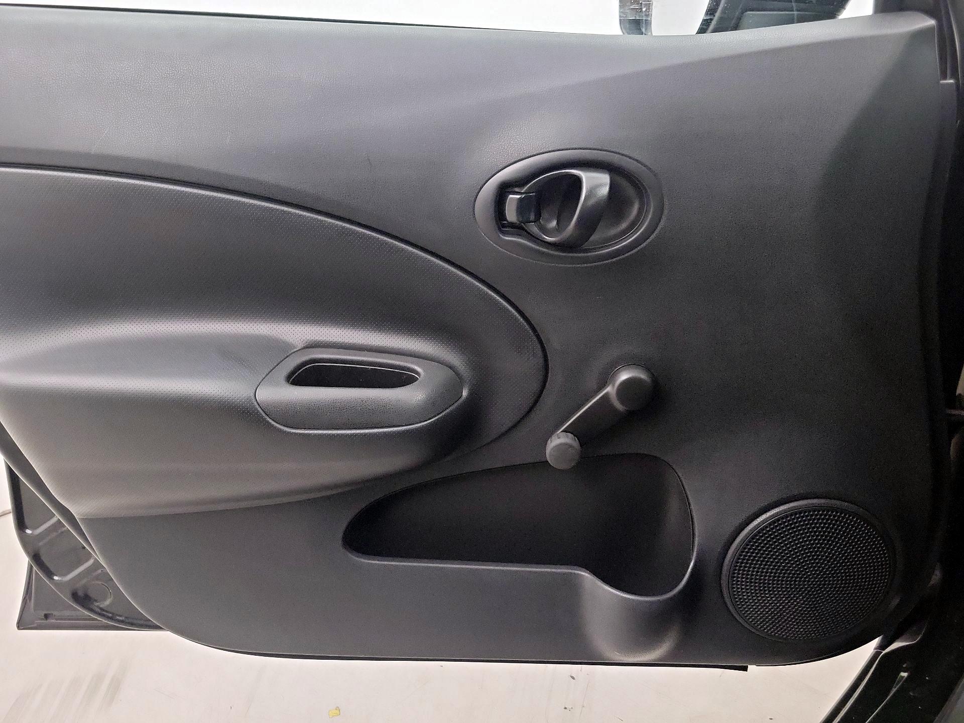 Thumbnail: 2018 Nissan Versa Note - 12