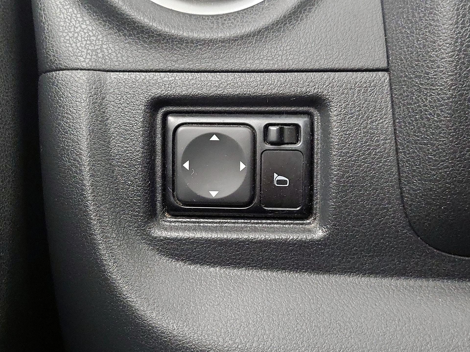 Thumbnail: 2018 Nissan Versa Note - 13