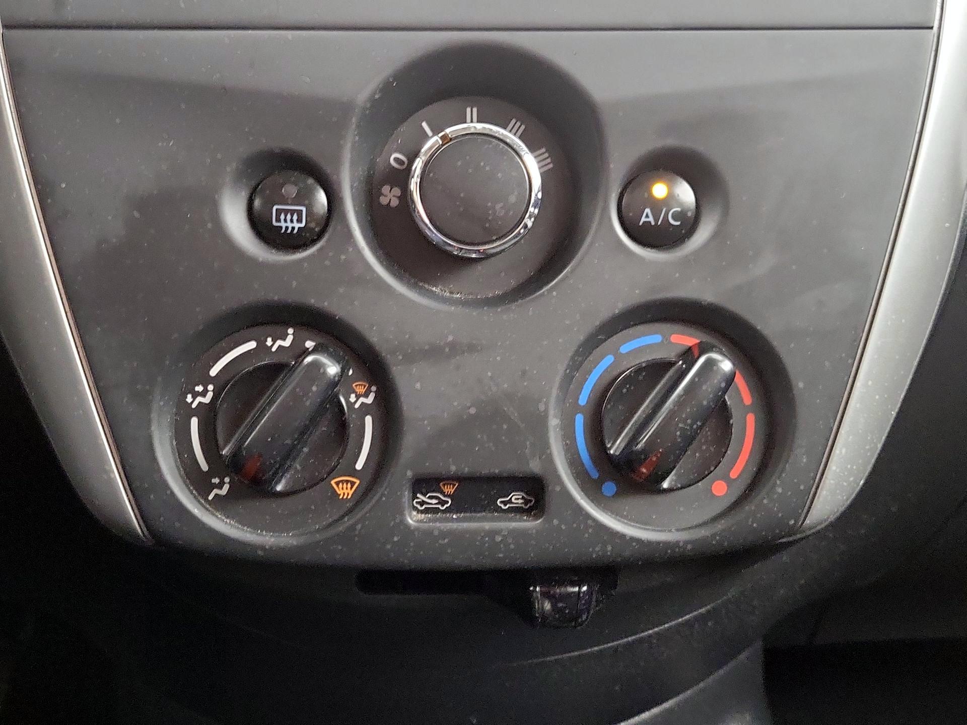 Thumbnail: 2018 Nissan Versa Note - 15