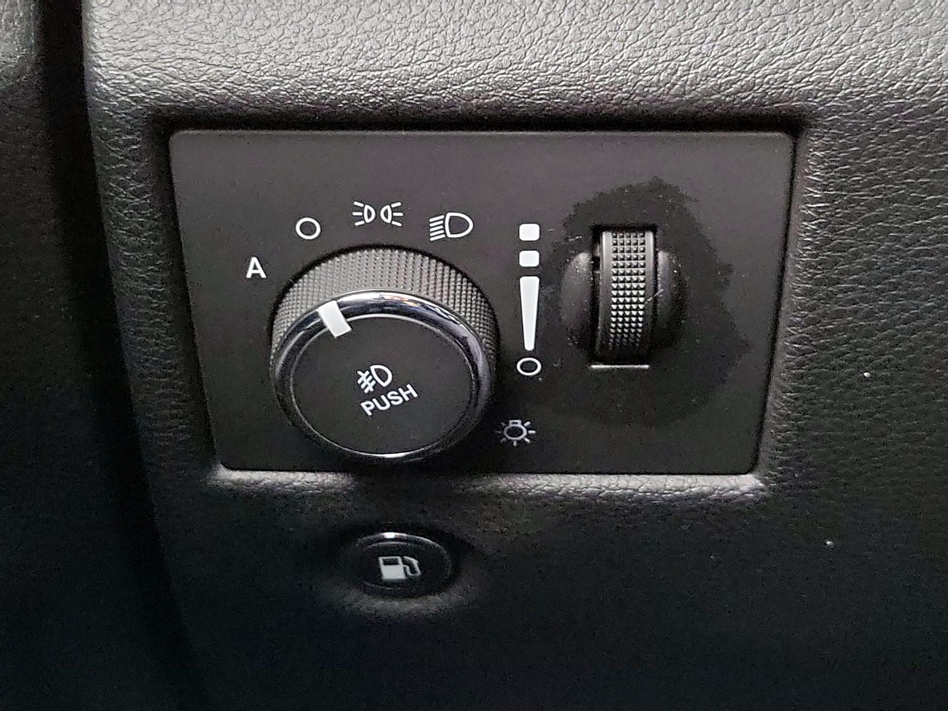 Thumbnail: 2015 Jeep Grand Cherokee - 13