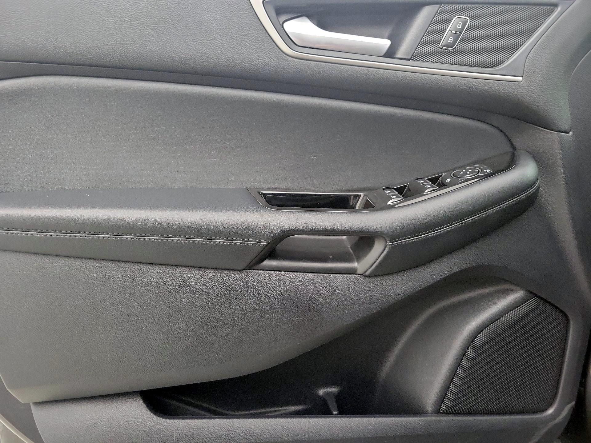 Thumbnail: 2020 Ford Edge - 12