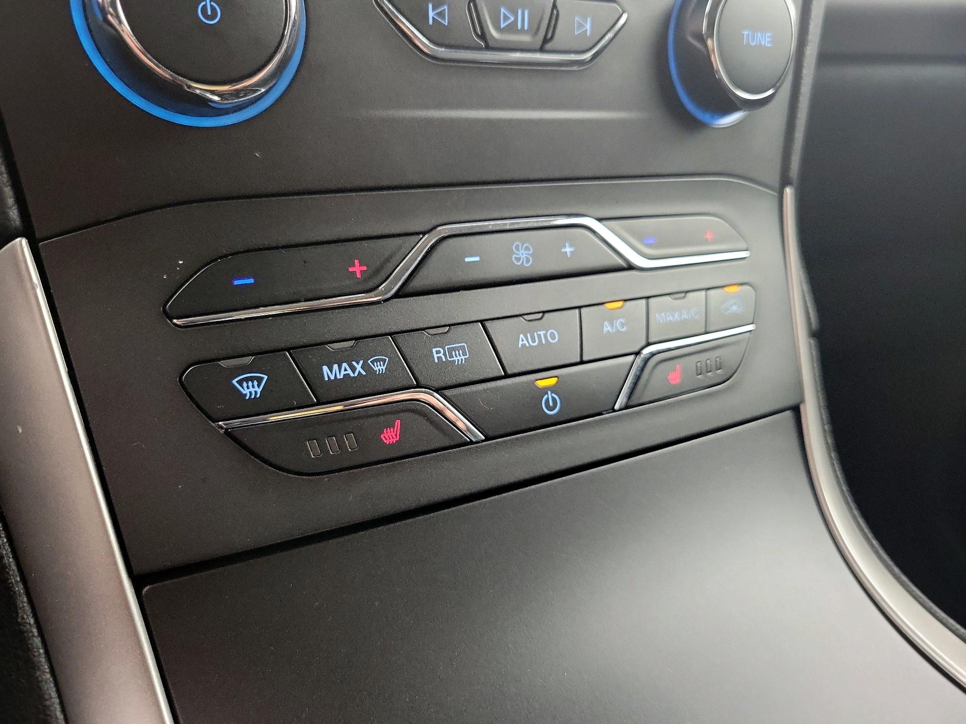 Thumbnail: 2020 Ford Edge - 17