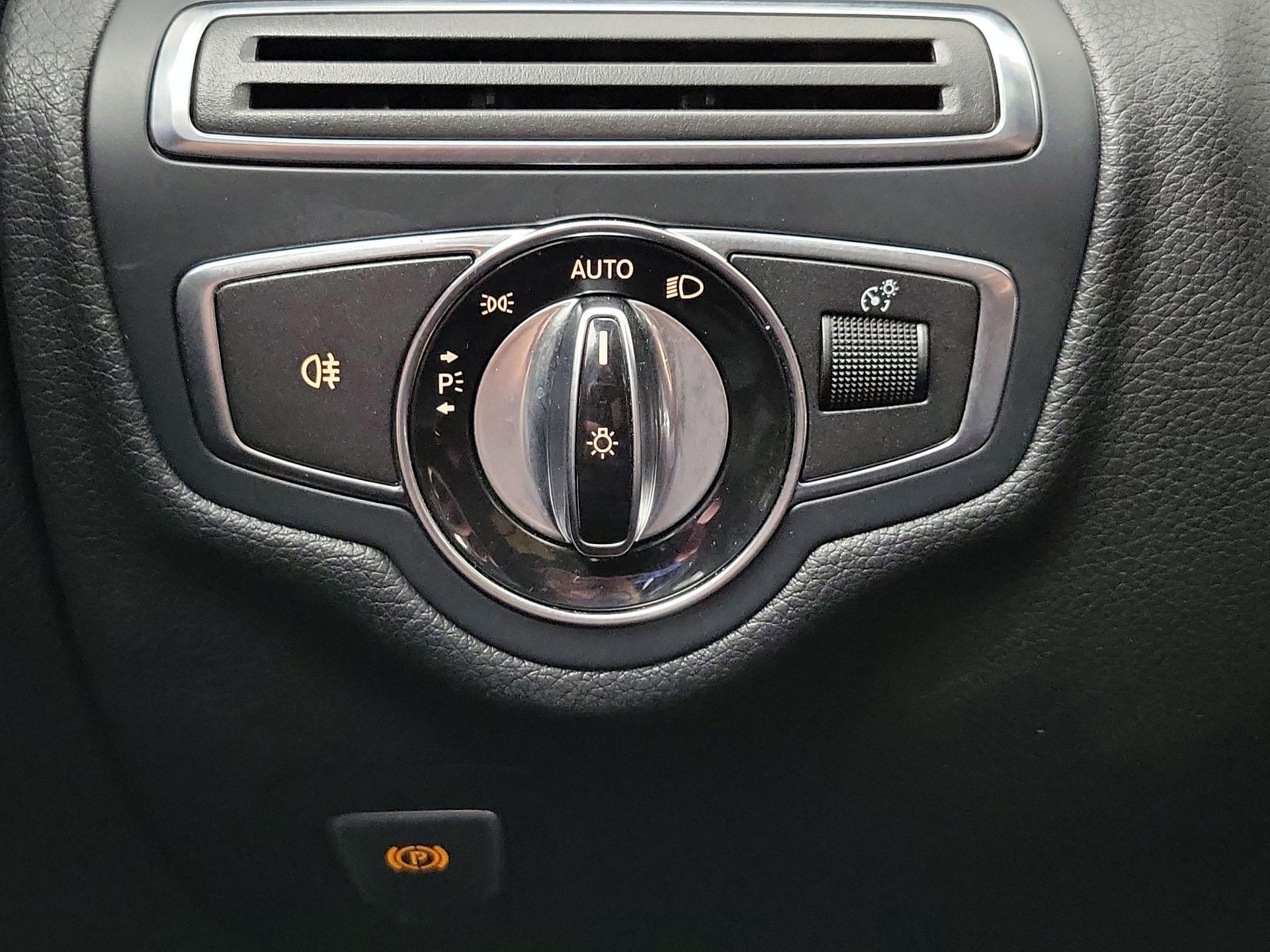 Thumbnail: 2015 Mercedes-Benz C-Class - 13