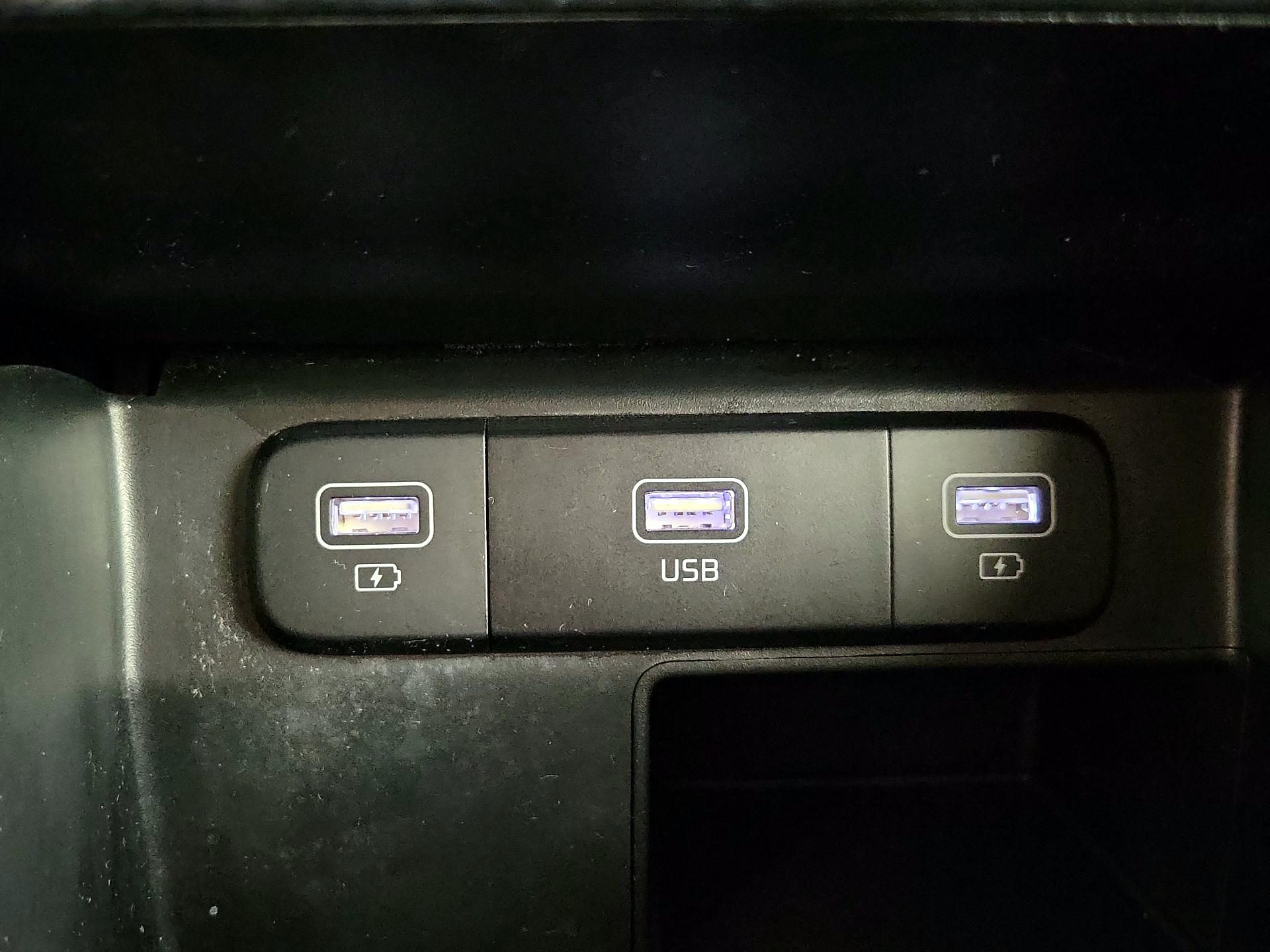 Thumbnail: 2021 Kia Sorento - 18