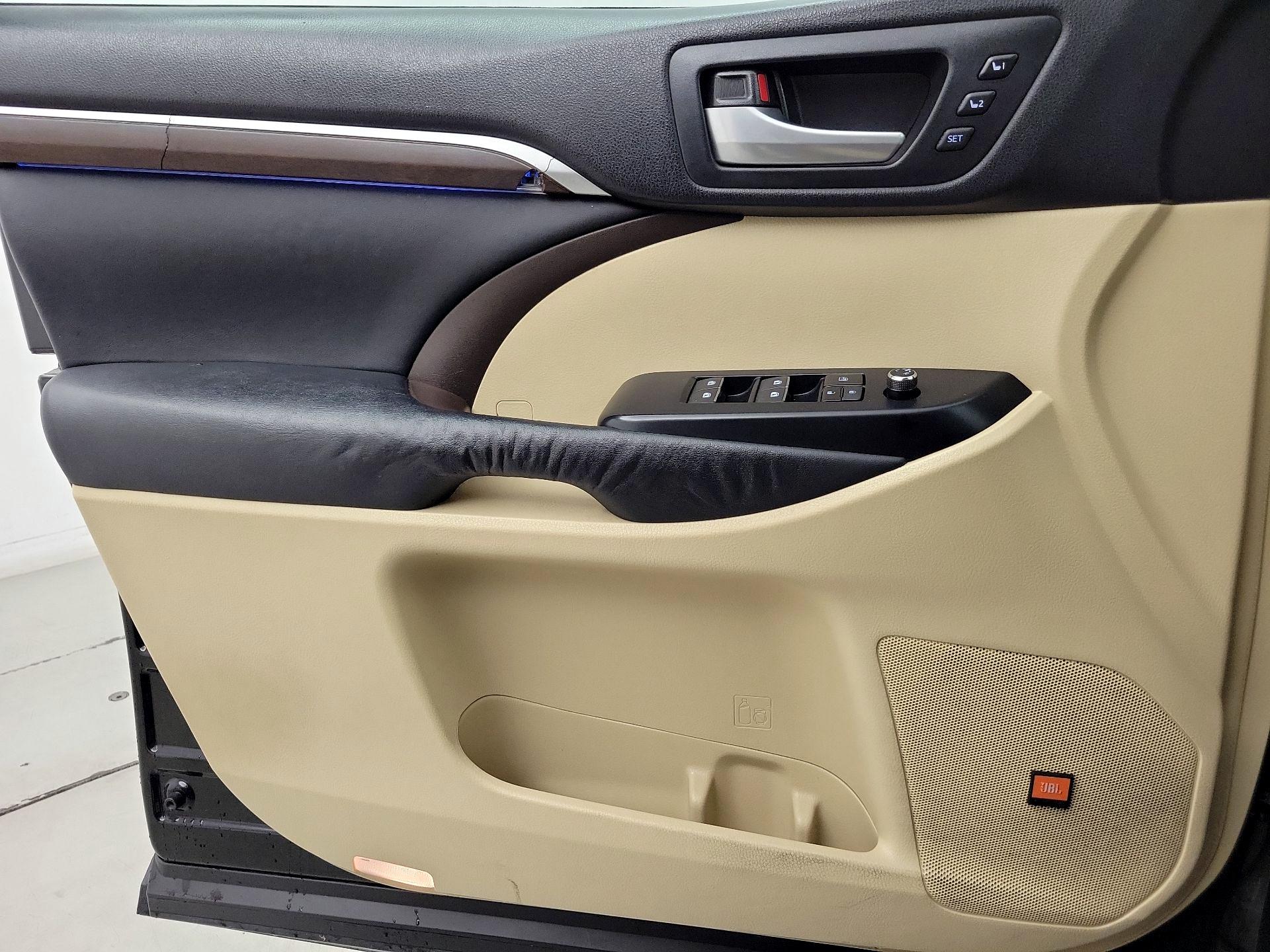 Thumbnail: 2014 Toyota Highlander - 12