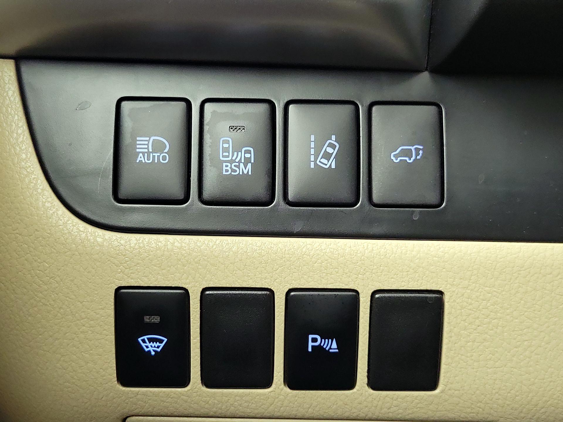 Thumbnail: 2014 Toyota Highlander - 13