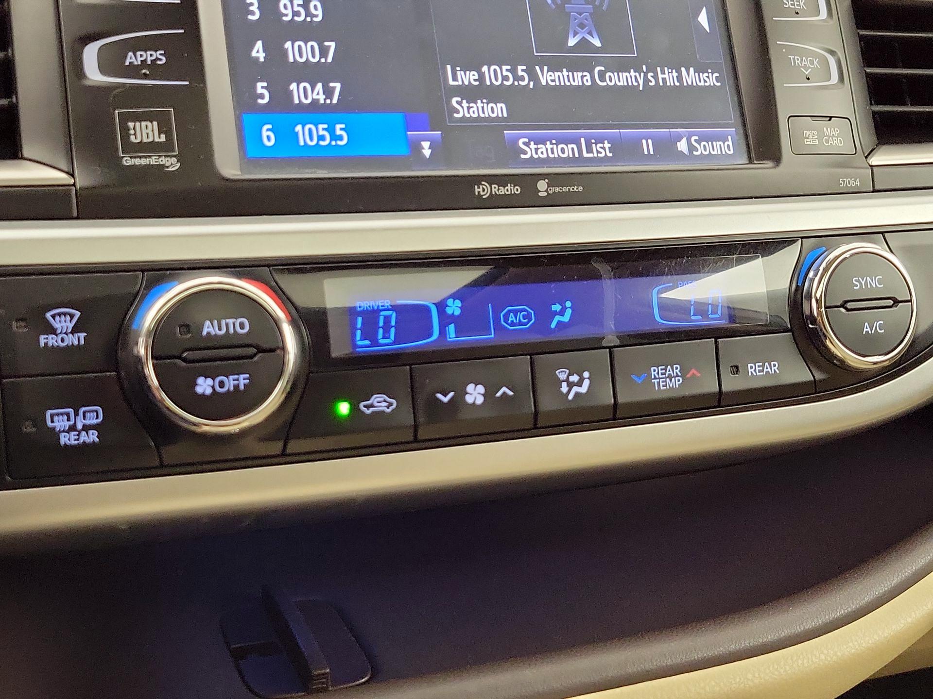 Thumbnail: 2014 Toyota Highlander - 16