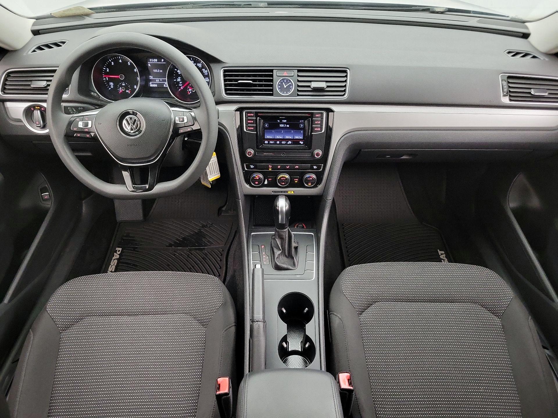 Thumbnail: 2016 Volkswagen Passat - 9