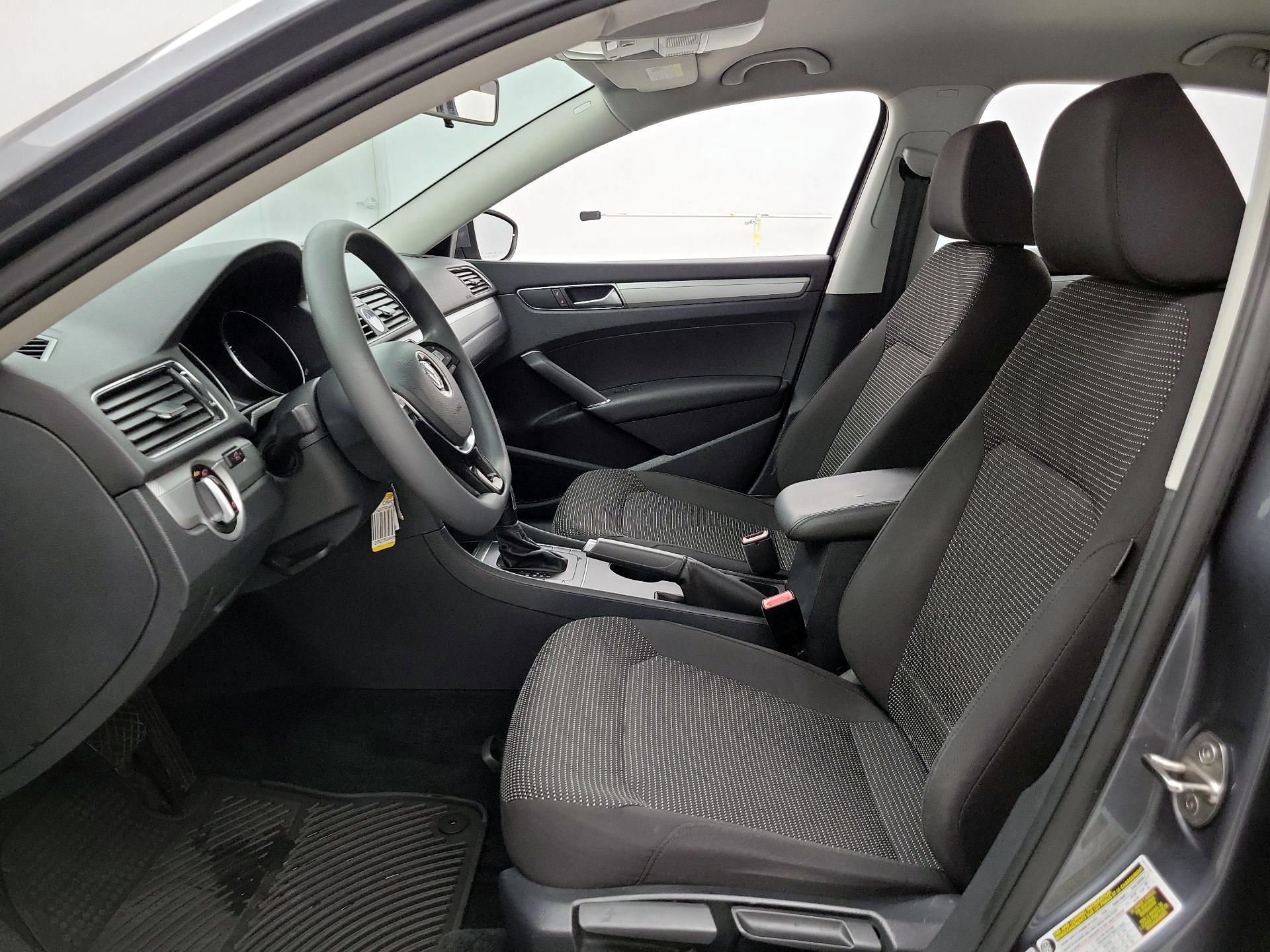 Thumbnail: 2016 Volkswagen Passat - 11