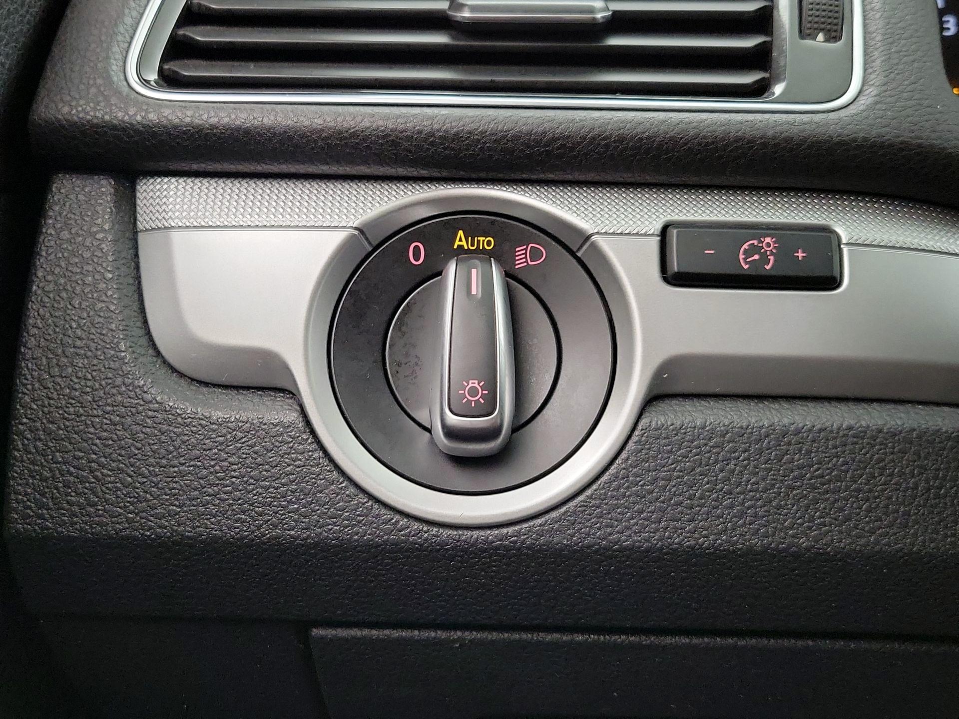 Thumbnail: 2016 Volkswagen Passat - 13