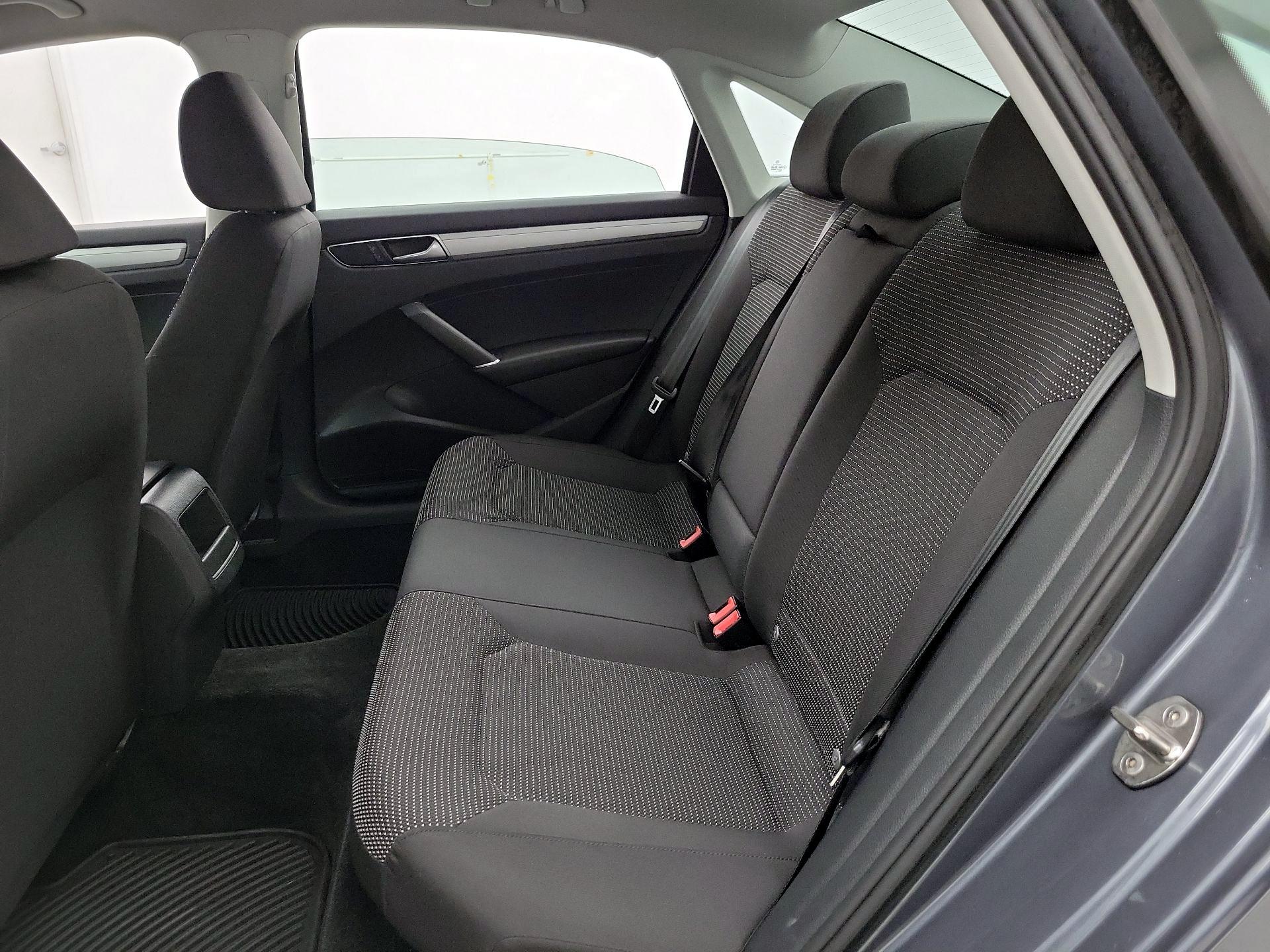 Thumbnail: 2016 Volkswagen Passat - 19