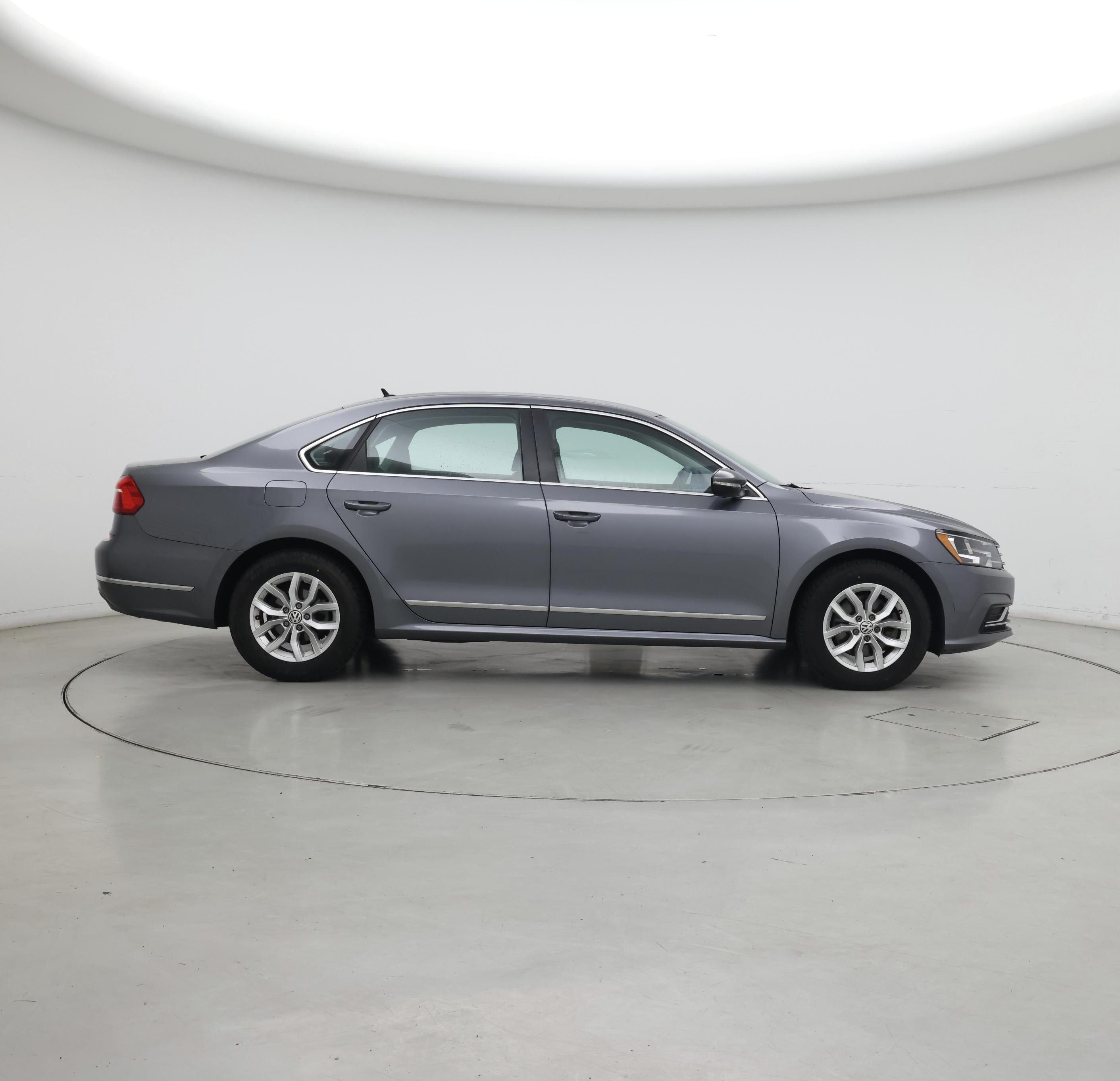 Thumbnail: 2016 Volkswagen Passat - 7