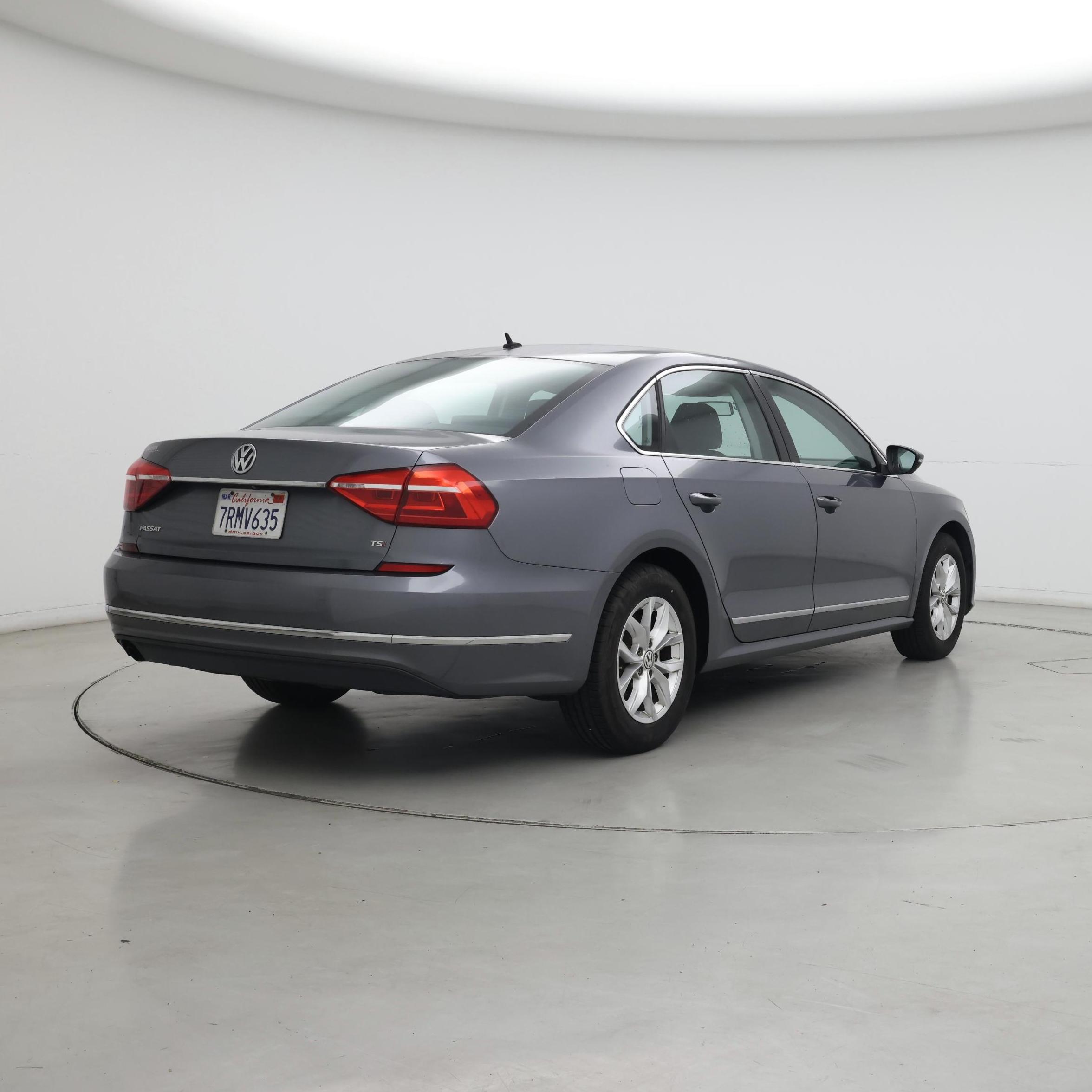 Thumbnail: 2016 Volkswagen Passat - 8