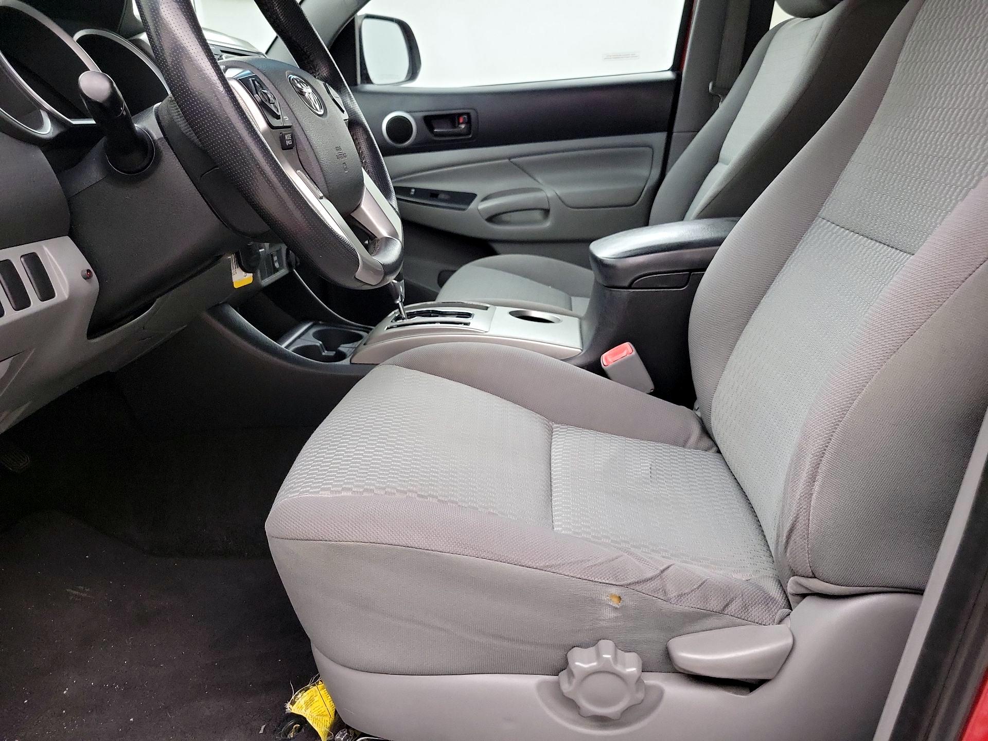 Thumbnail: 2014 Toyota Tacoma - 11