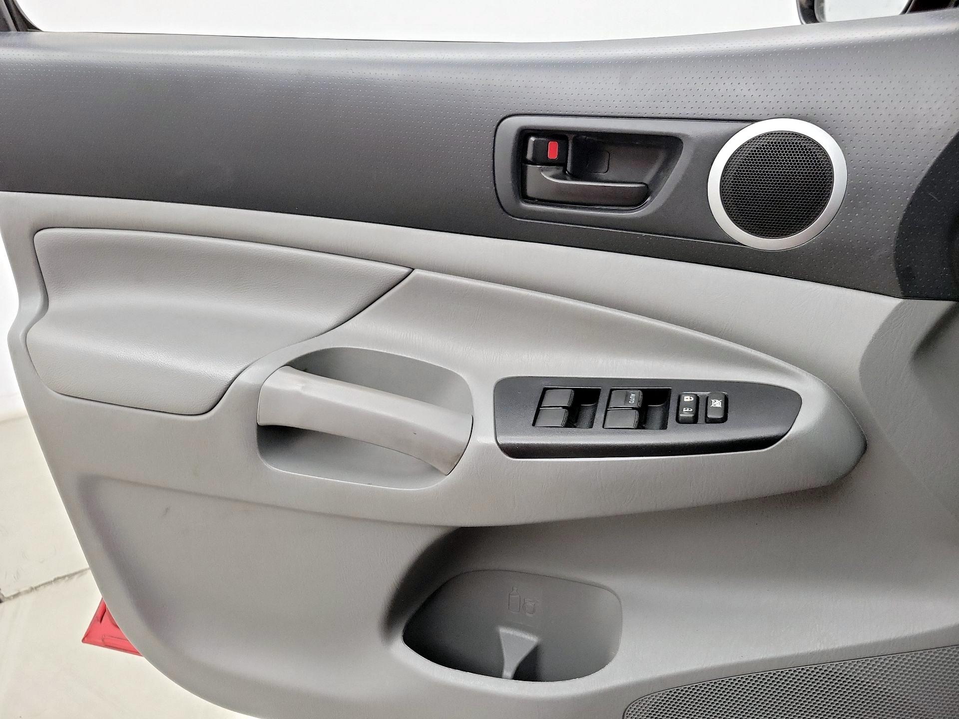 Thumbnail: 2014 Toyota Tacoma - 12