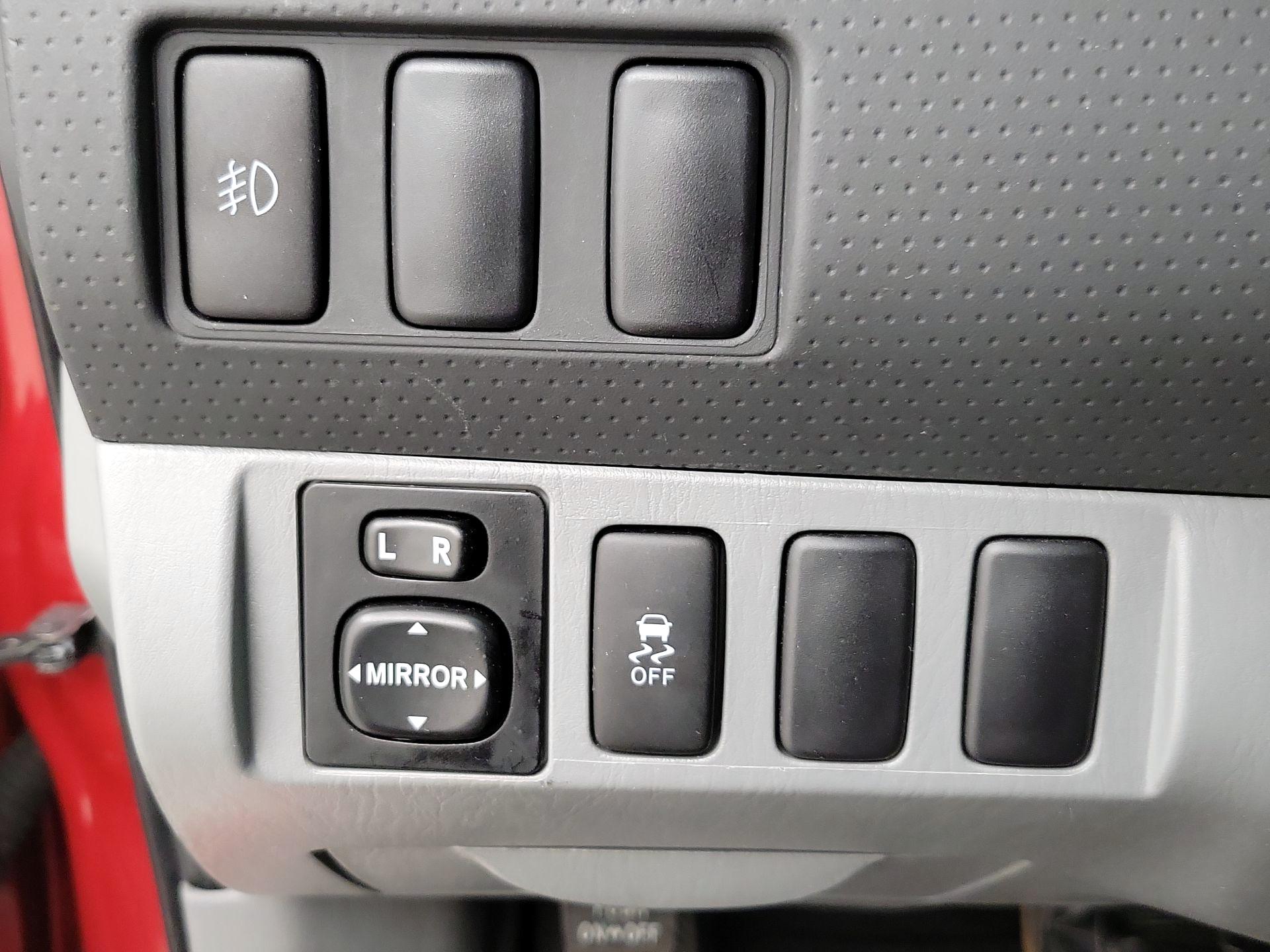 Thumbnail: 2014 Toyota Tacoma - 13