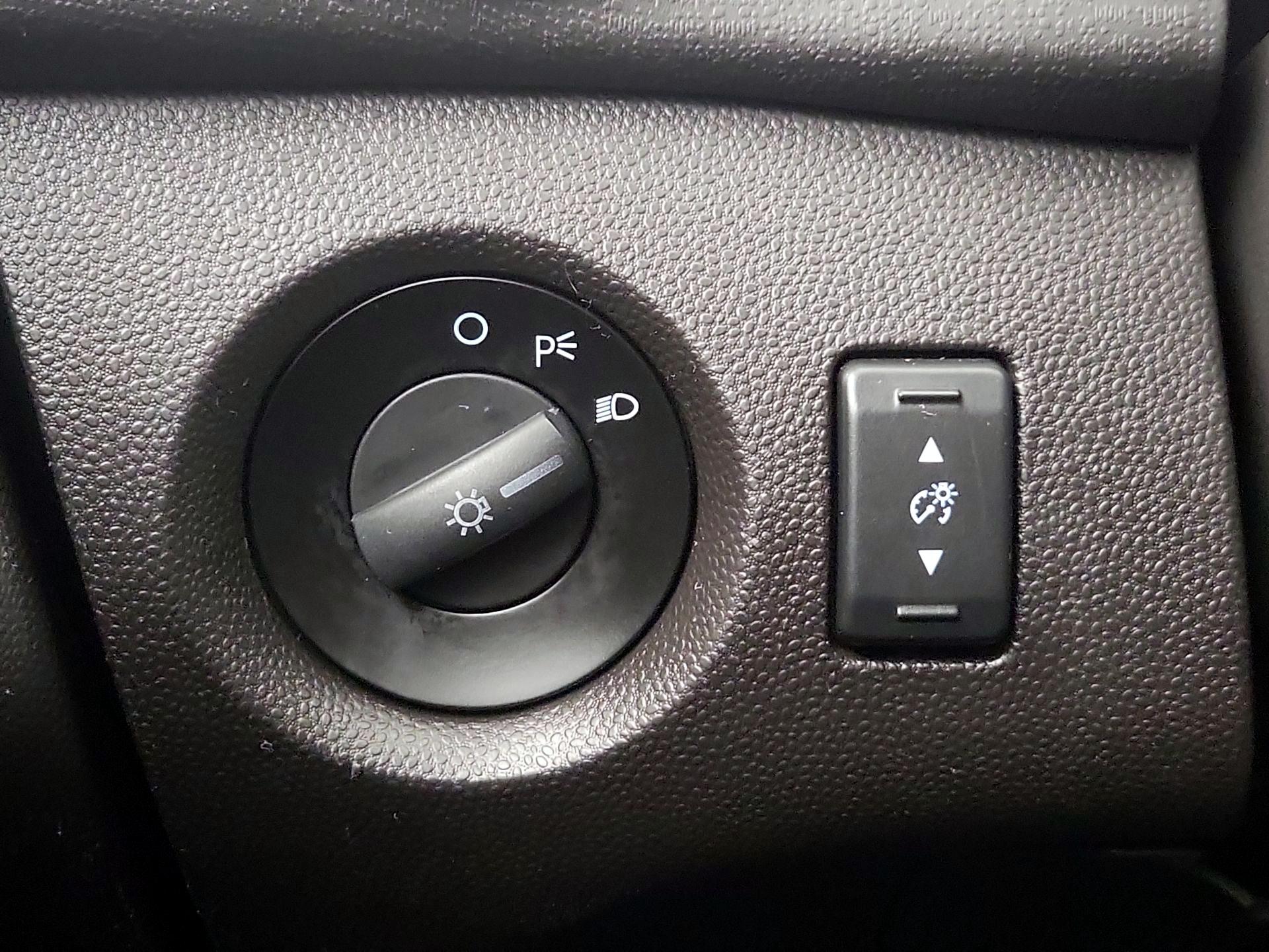 Thumbnail: 2014 Ford Fiesta - 13