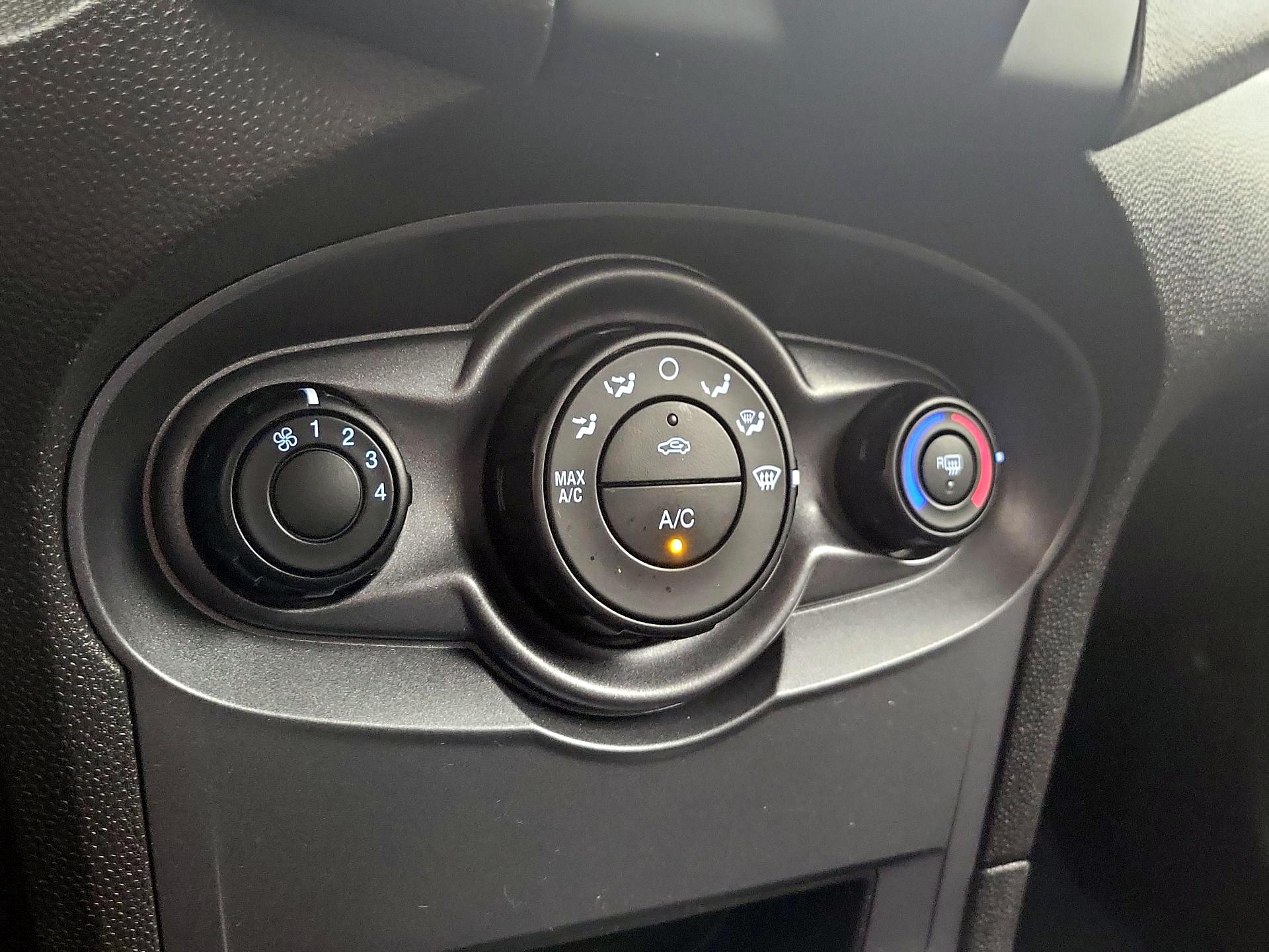 Thumbnail: 2014 Ford Fiesta - 15