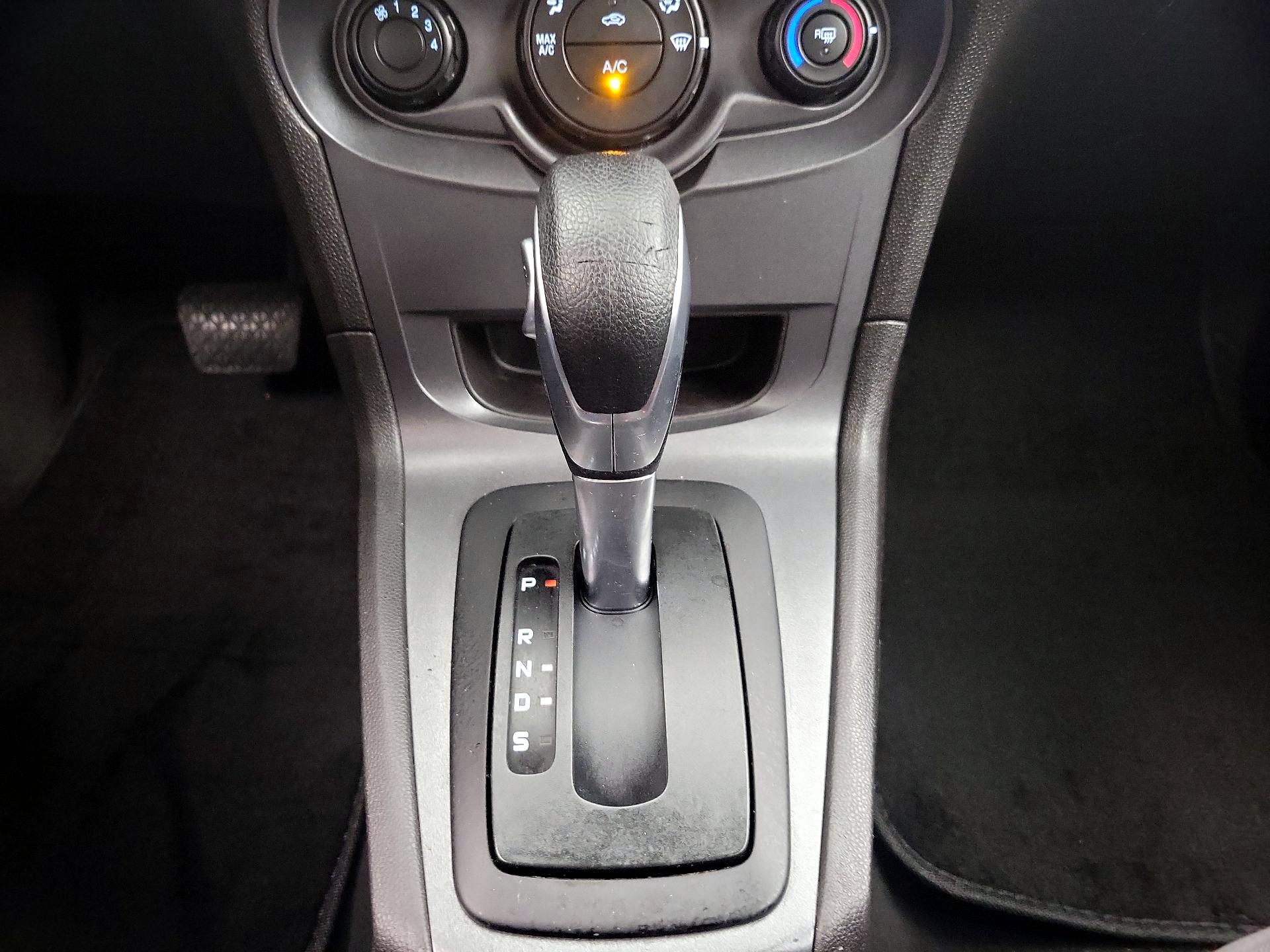 Thumbnail: 2014 Ford Fiesta - 16