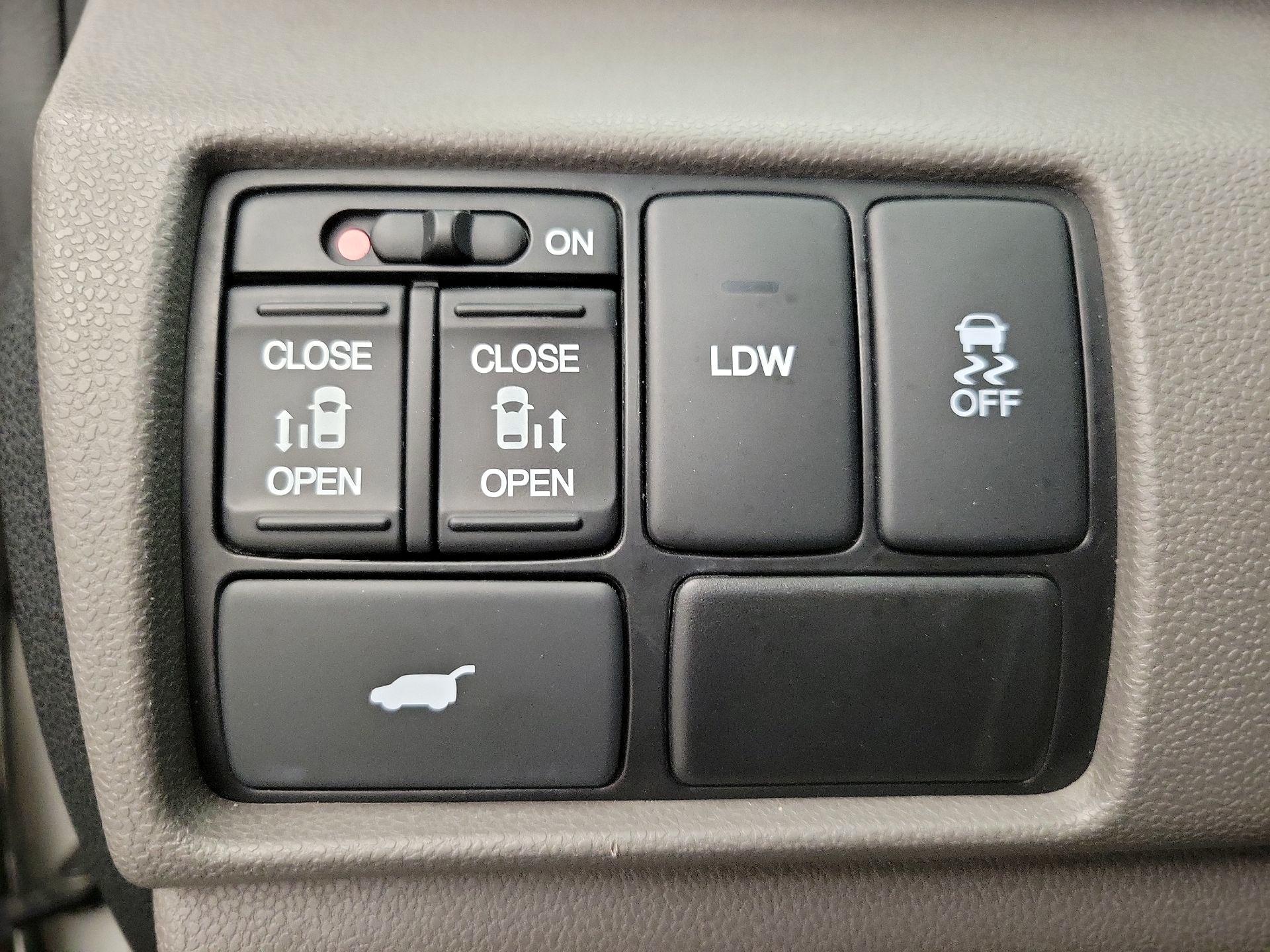 Thumbnail: 2015 Honda Odyssey - 13