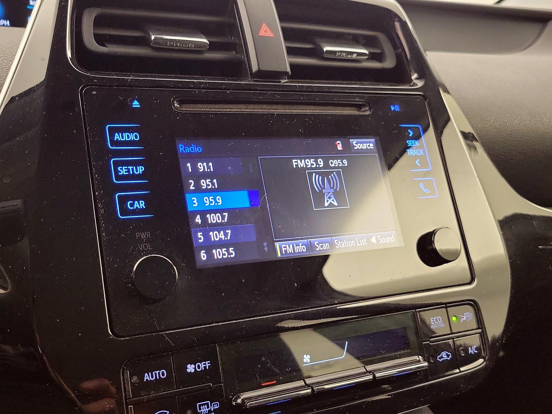 Thumbnail: 2018 Toyota Prius - 15