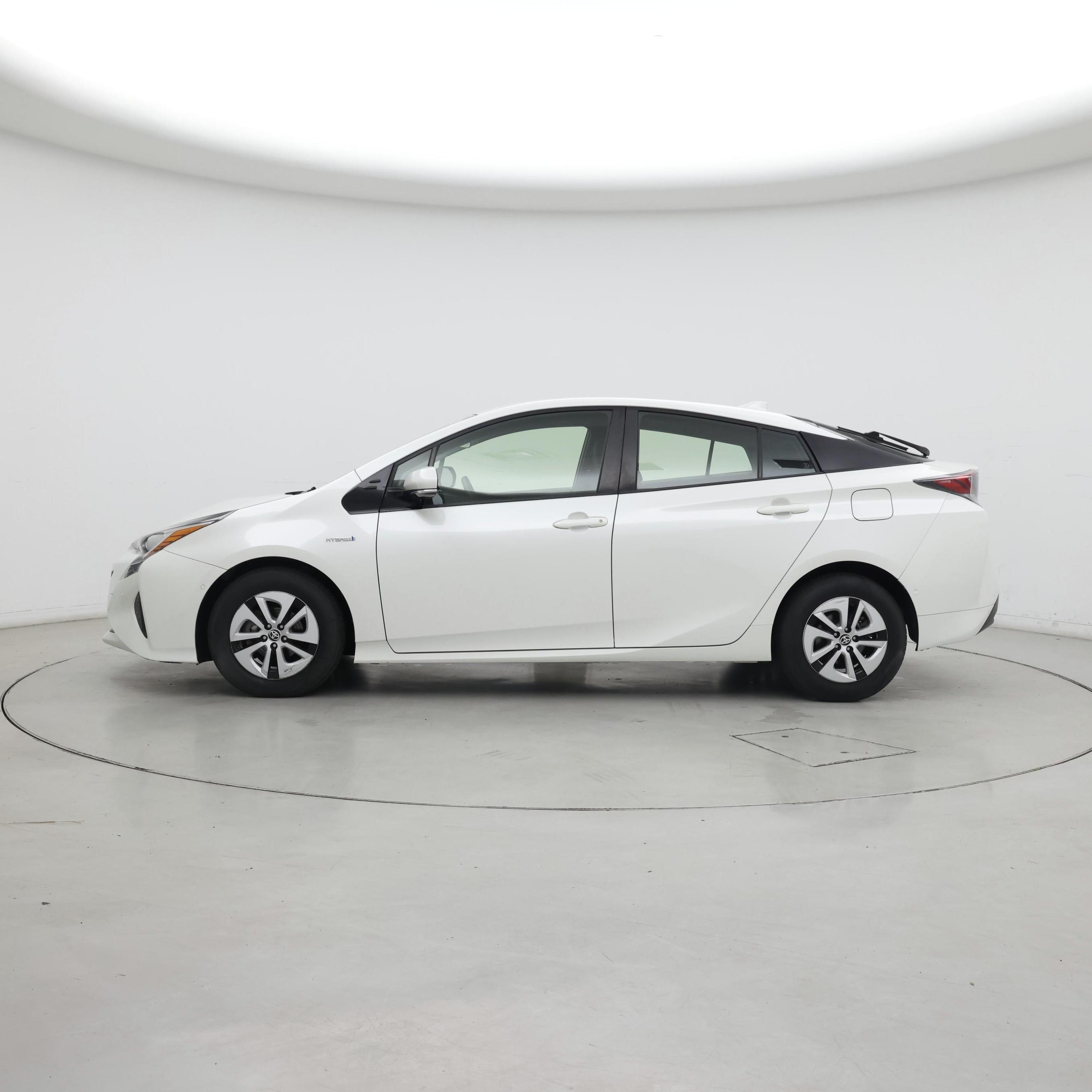 Thumbnail: 2018 Toyota Prius - 3