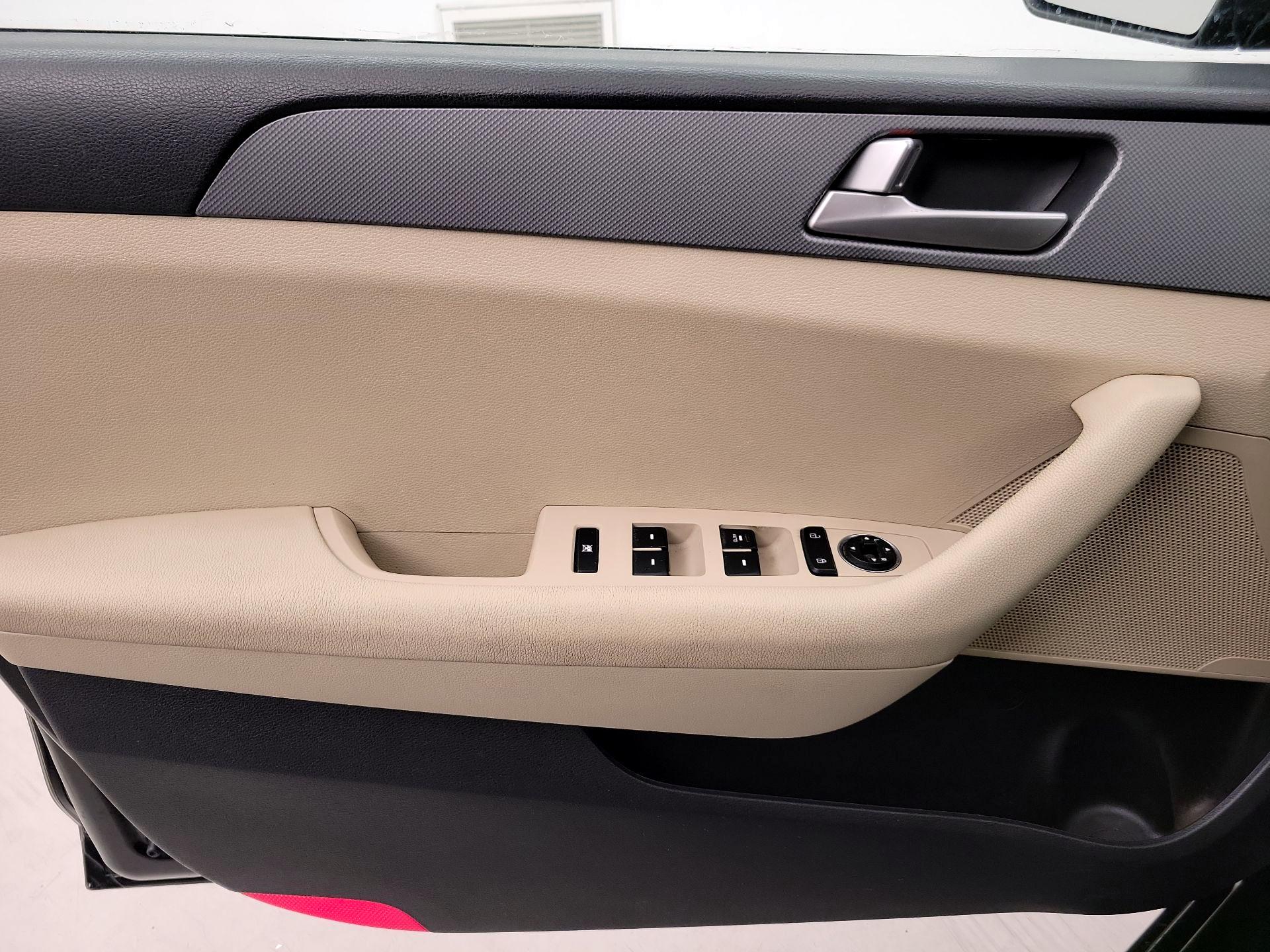 Thumbnail: 2017 Hyundai Sonata - 12