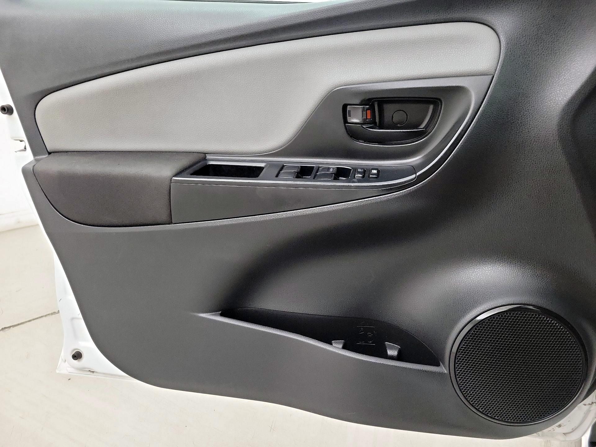 Thumbnail: 2015 Toyota Yaris - 12