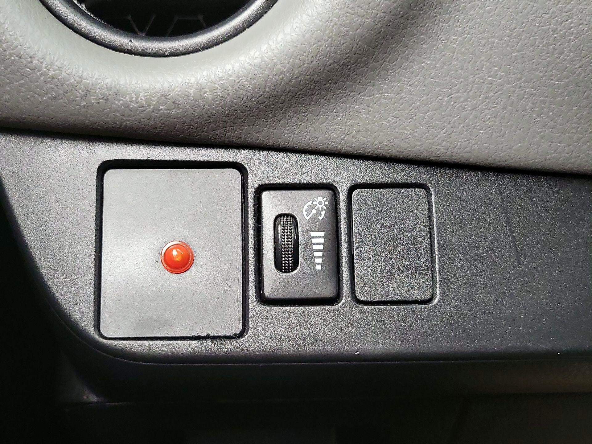 Thumbnail: 2015 Toyota Yaris - 13