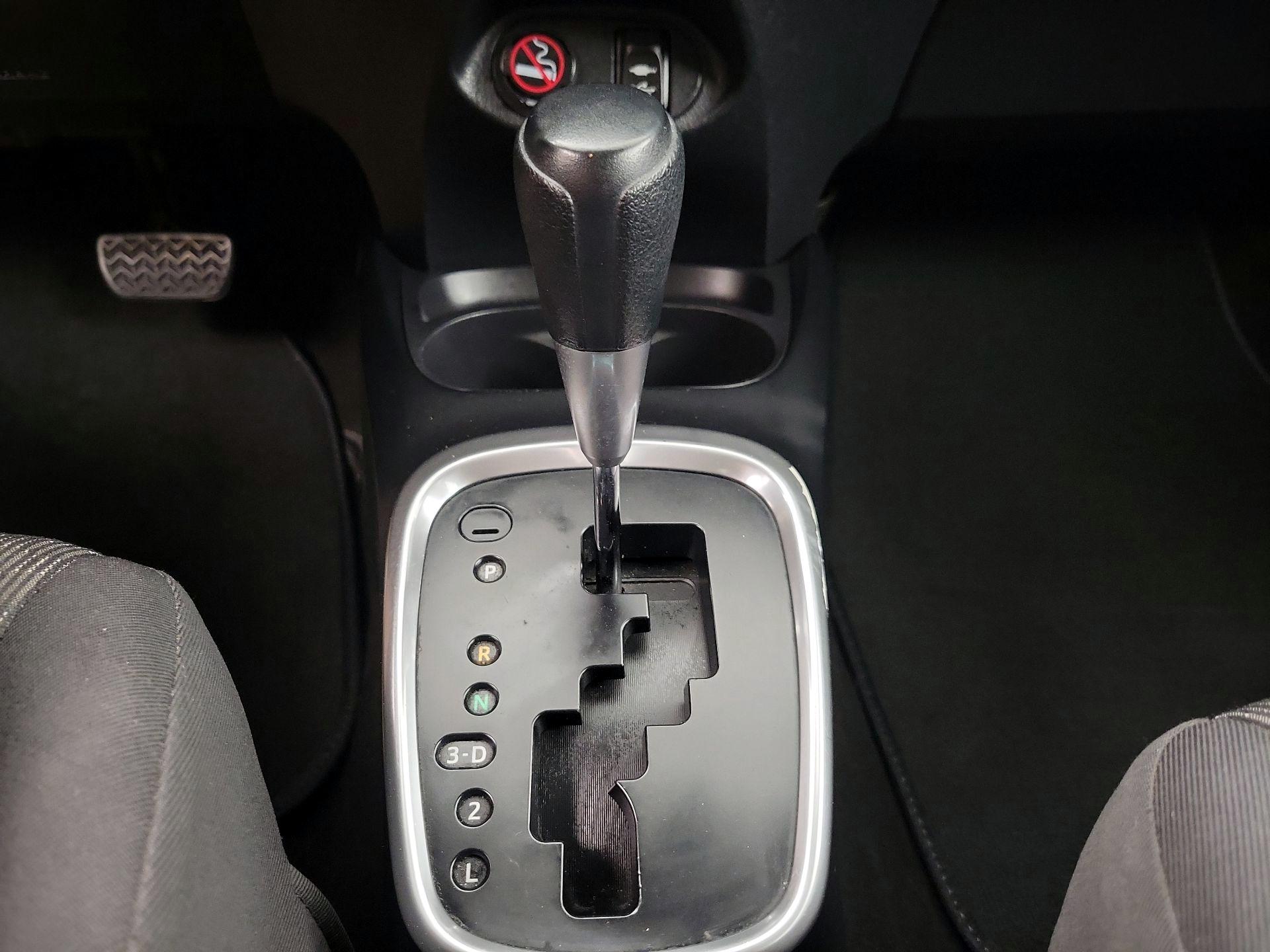 Thumbnail: 2015 Toyota Yaris - 16