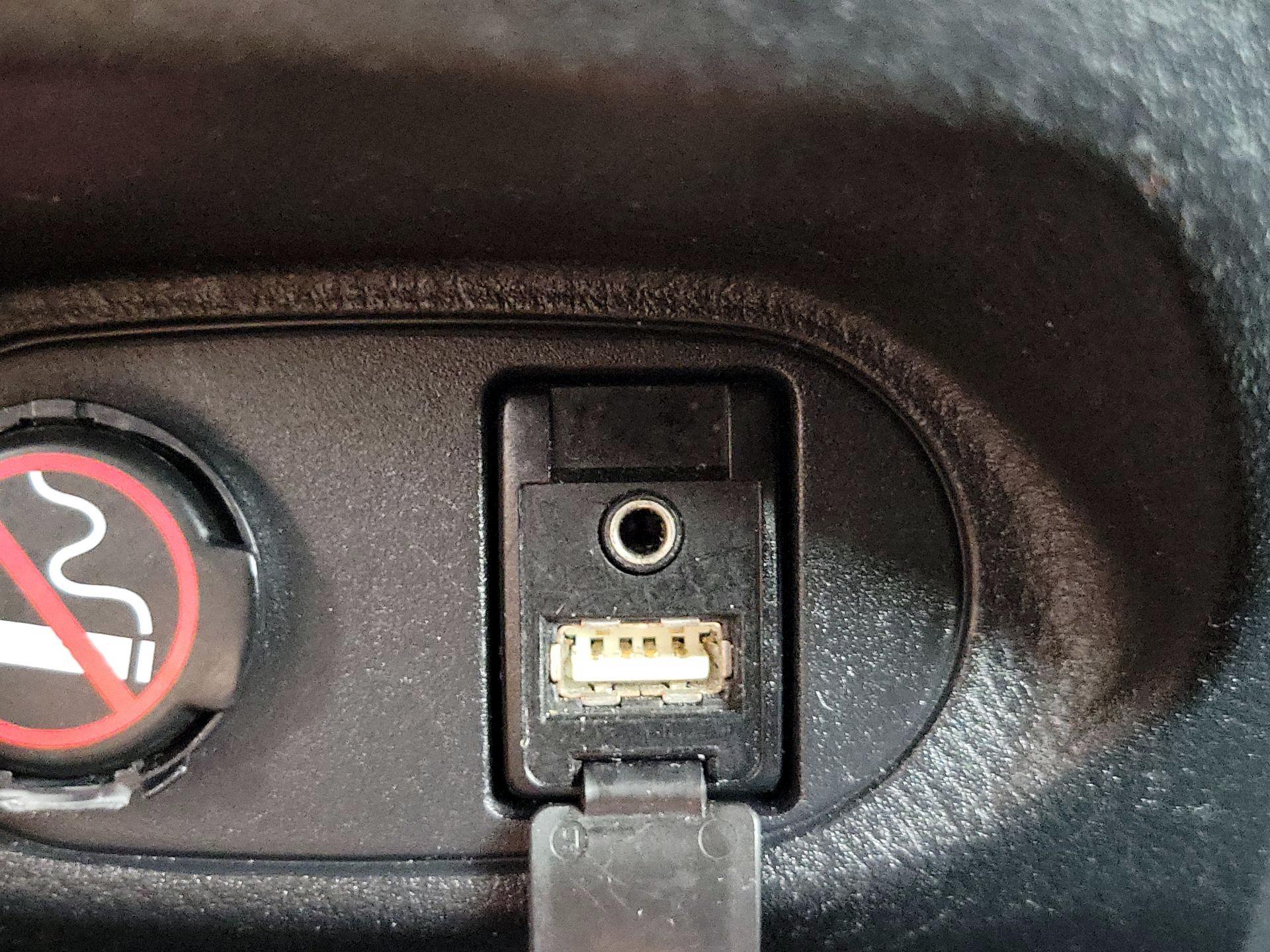 Thumbnail: 2015 Toyota Yaris - 17