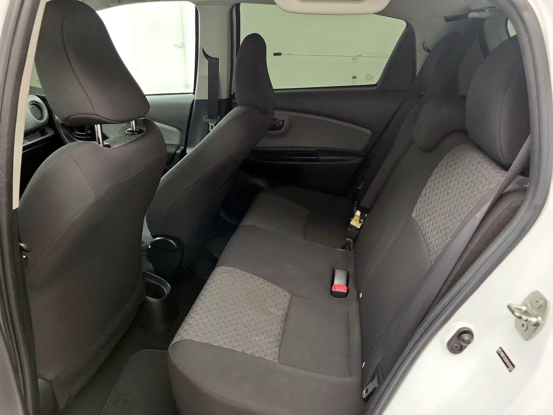 Thumbnail: 2015 Toyota Yaris - 18