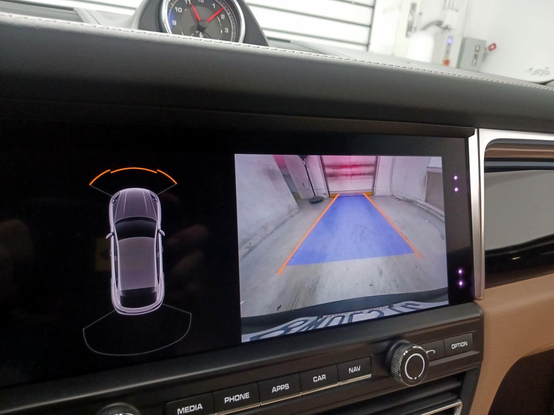 Thumbnail: 2021 Porsche Macan - 11