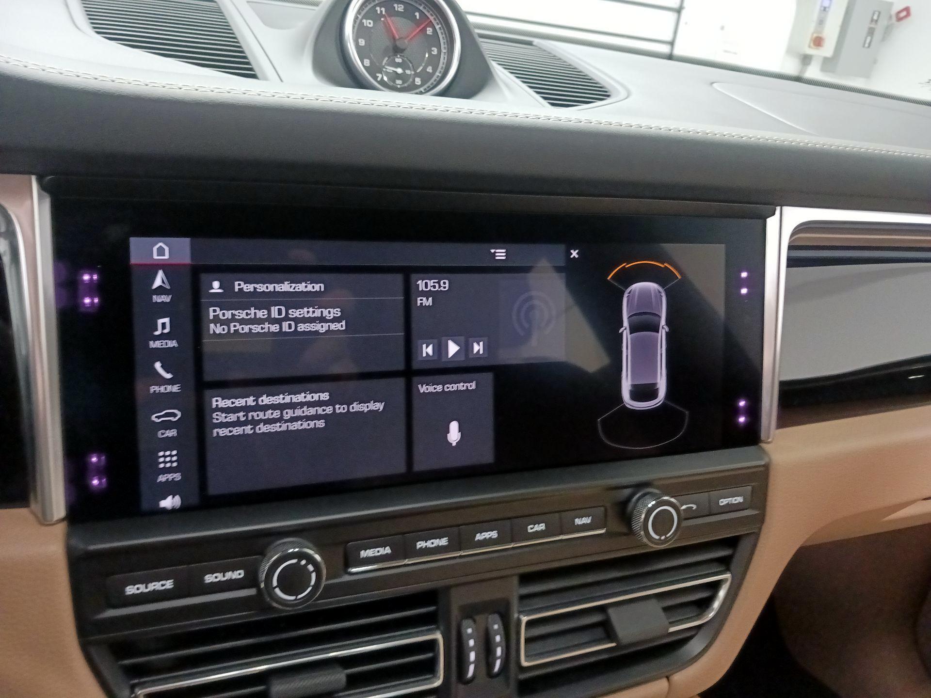 Thumbnail: 2021 Porsche Macan - 12