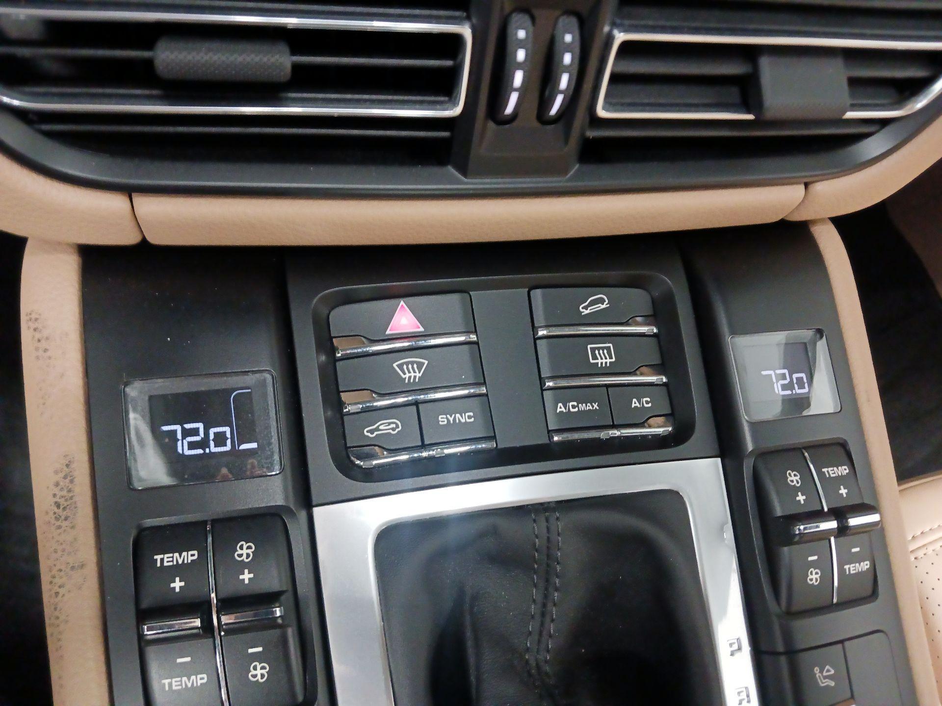 Thumbnail: 2021 Porsche Macan - 13