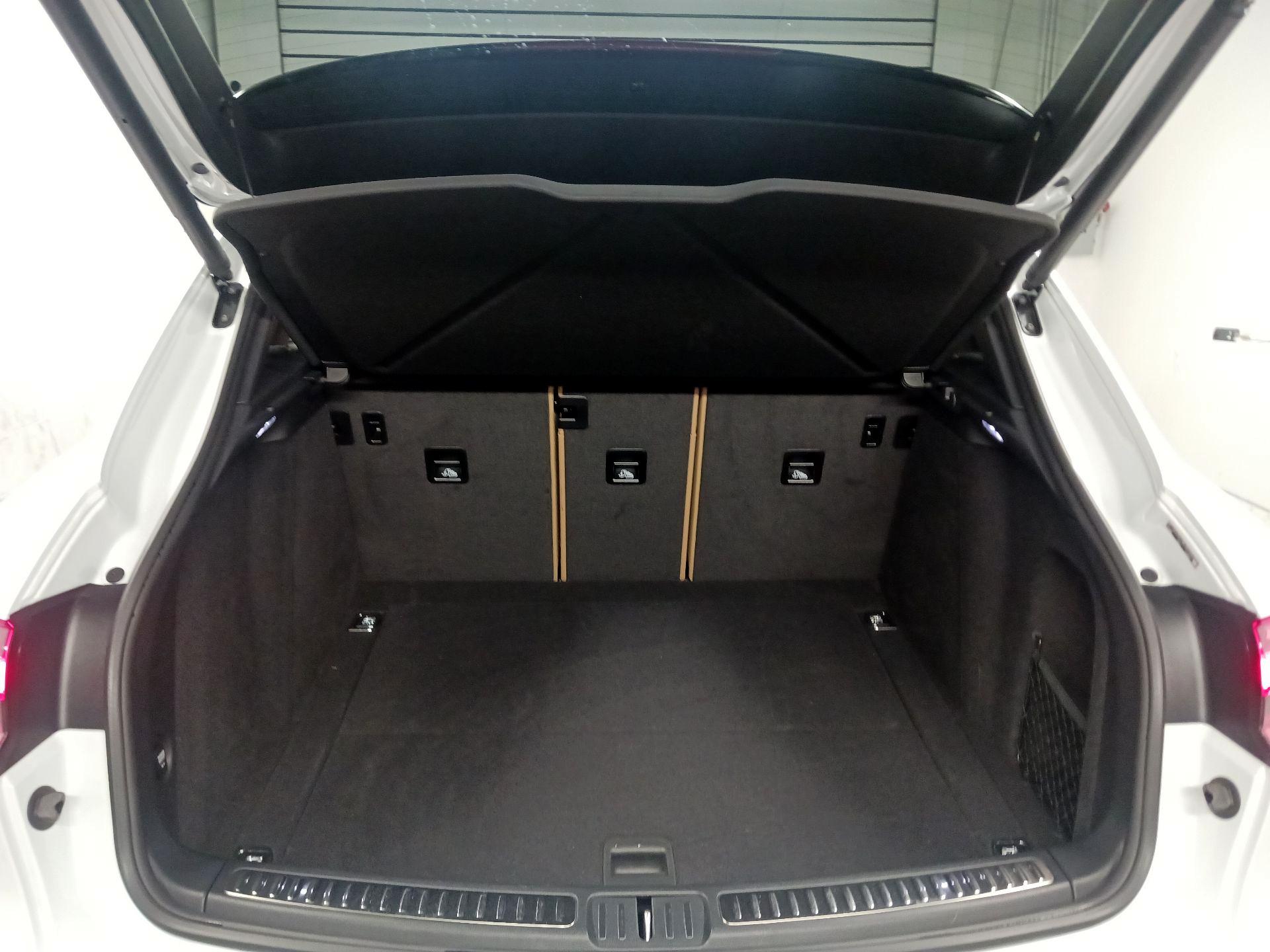 Thumbnail: 2021 Porsche Macan - 16