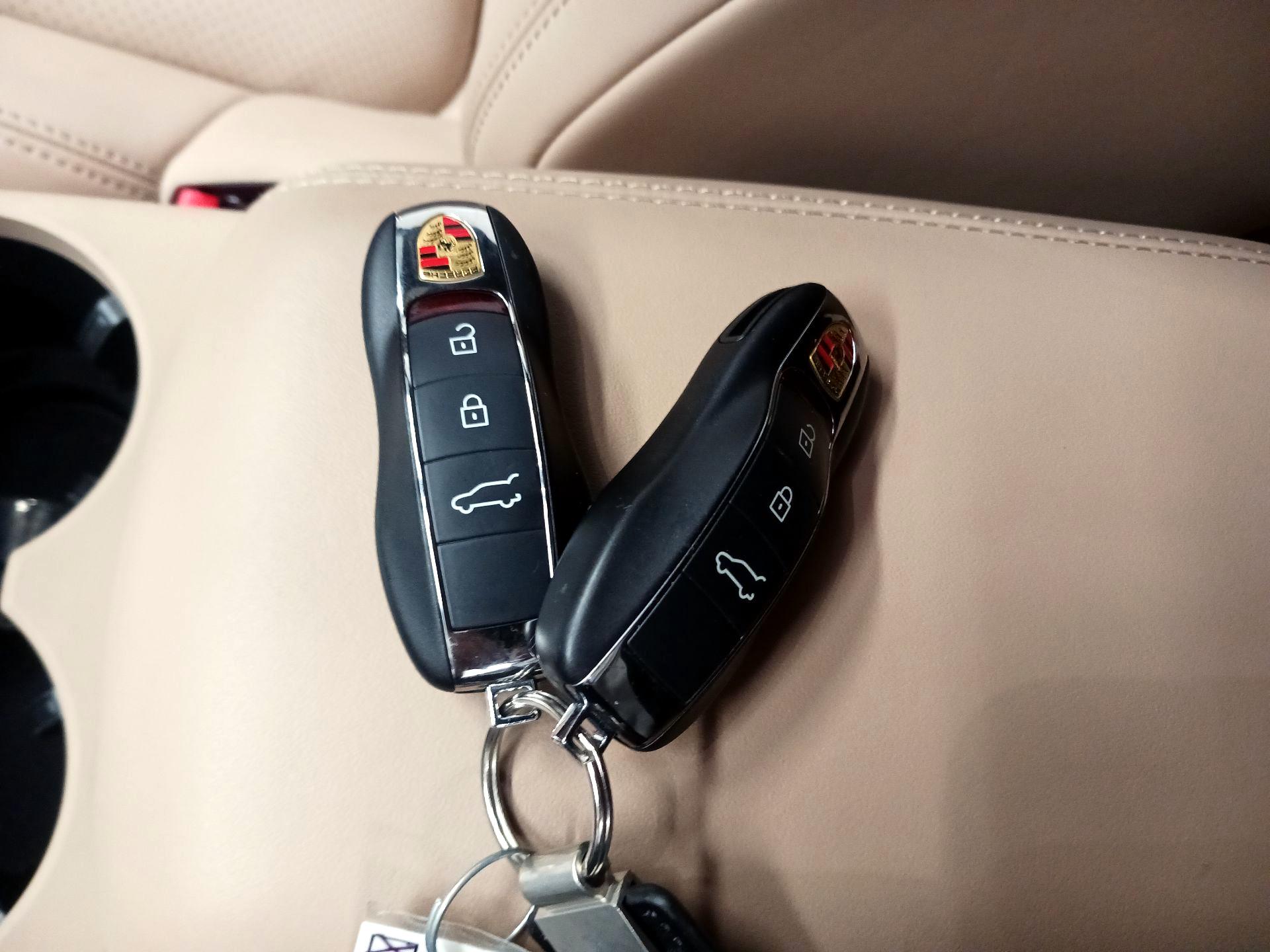 Thumbnail: 2021 Porsche Macan - 18