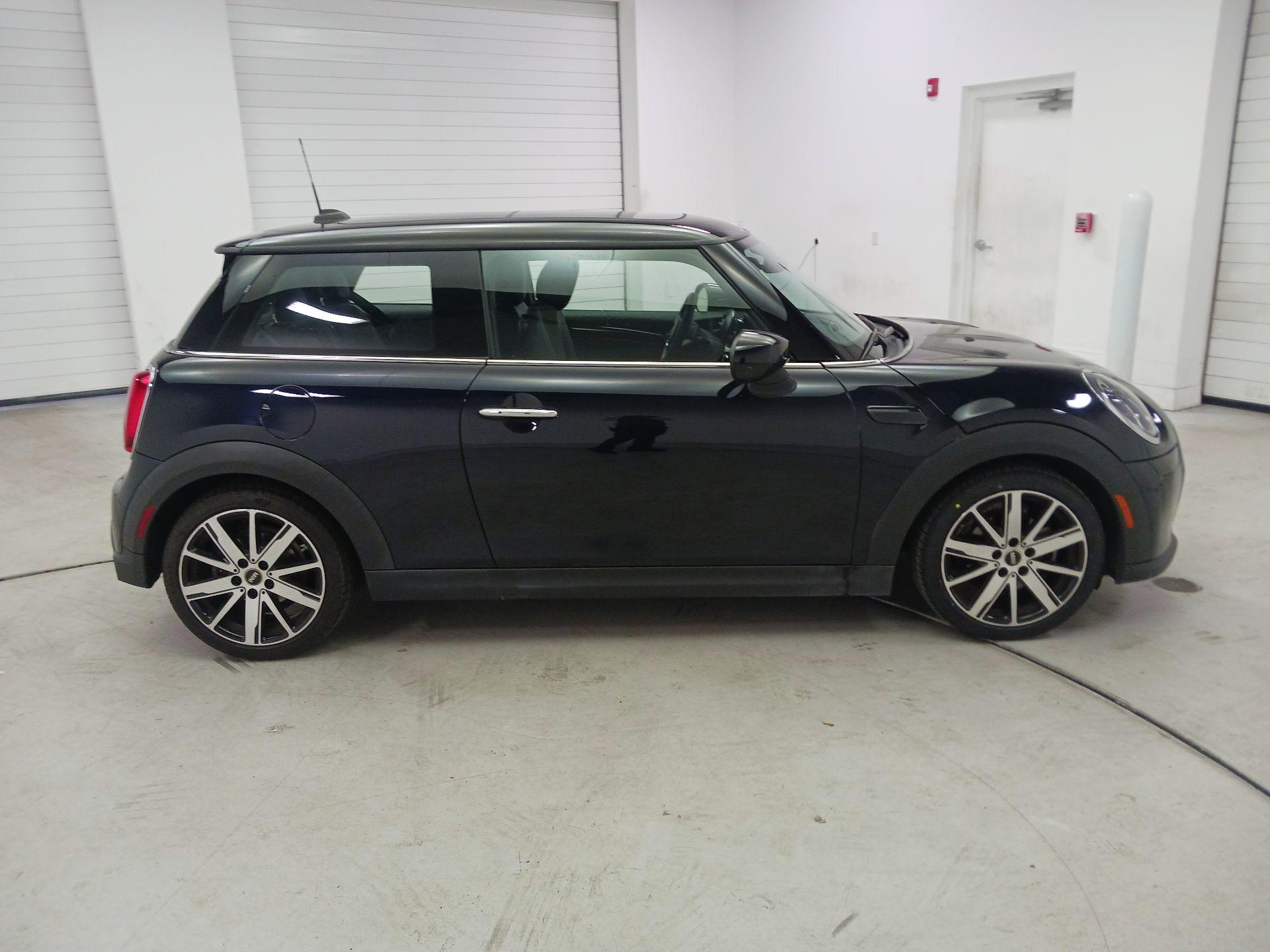 Thumbnail: 2022 MINI Cooper Hardtop - 4