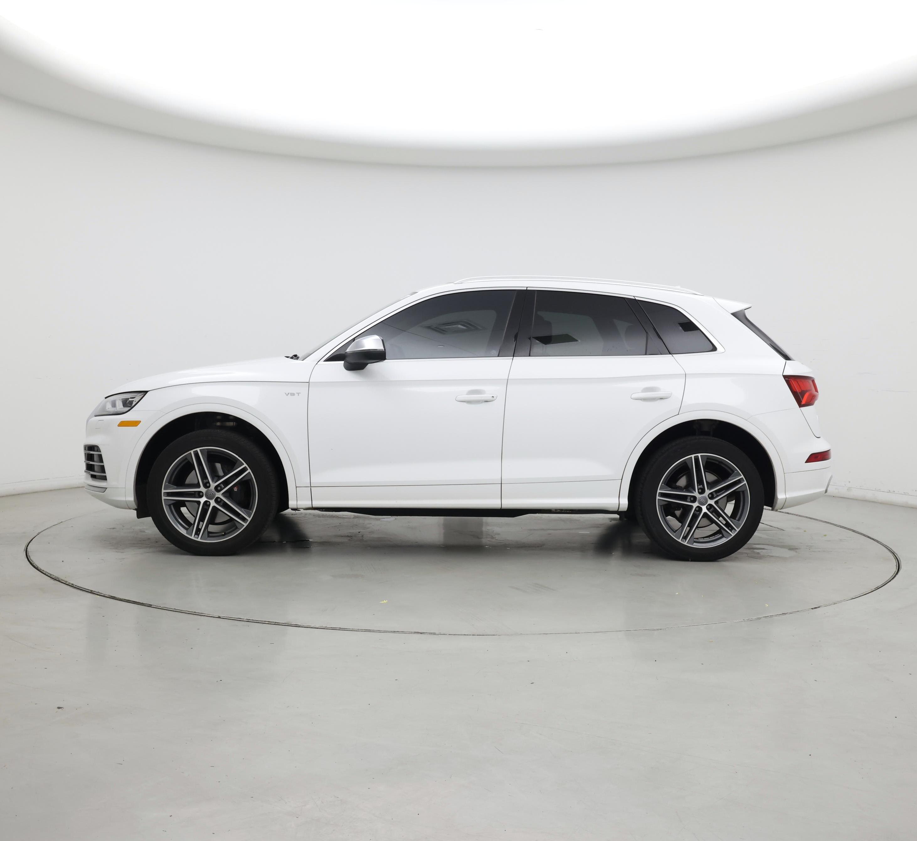 Thumbnail: 2018 Audi SQ5 - 3