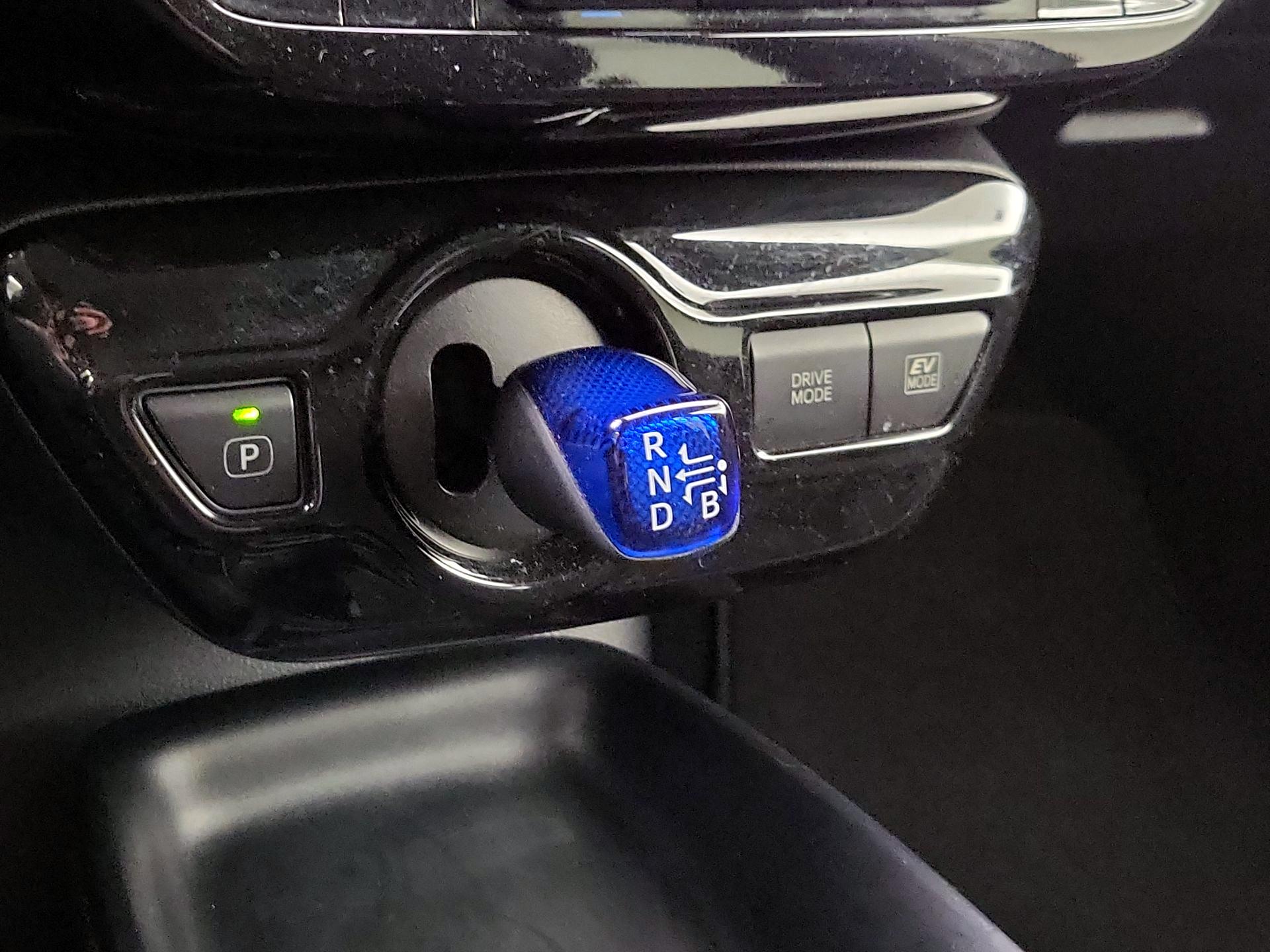 Thumbnail: 2018 Toyota Prius - 17