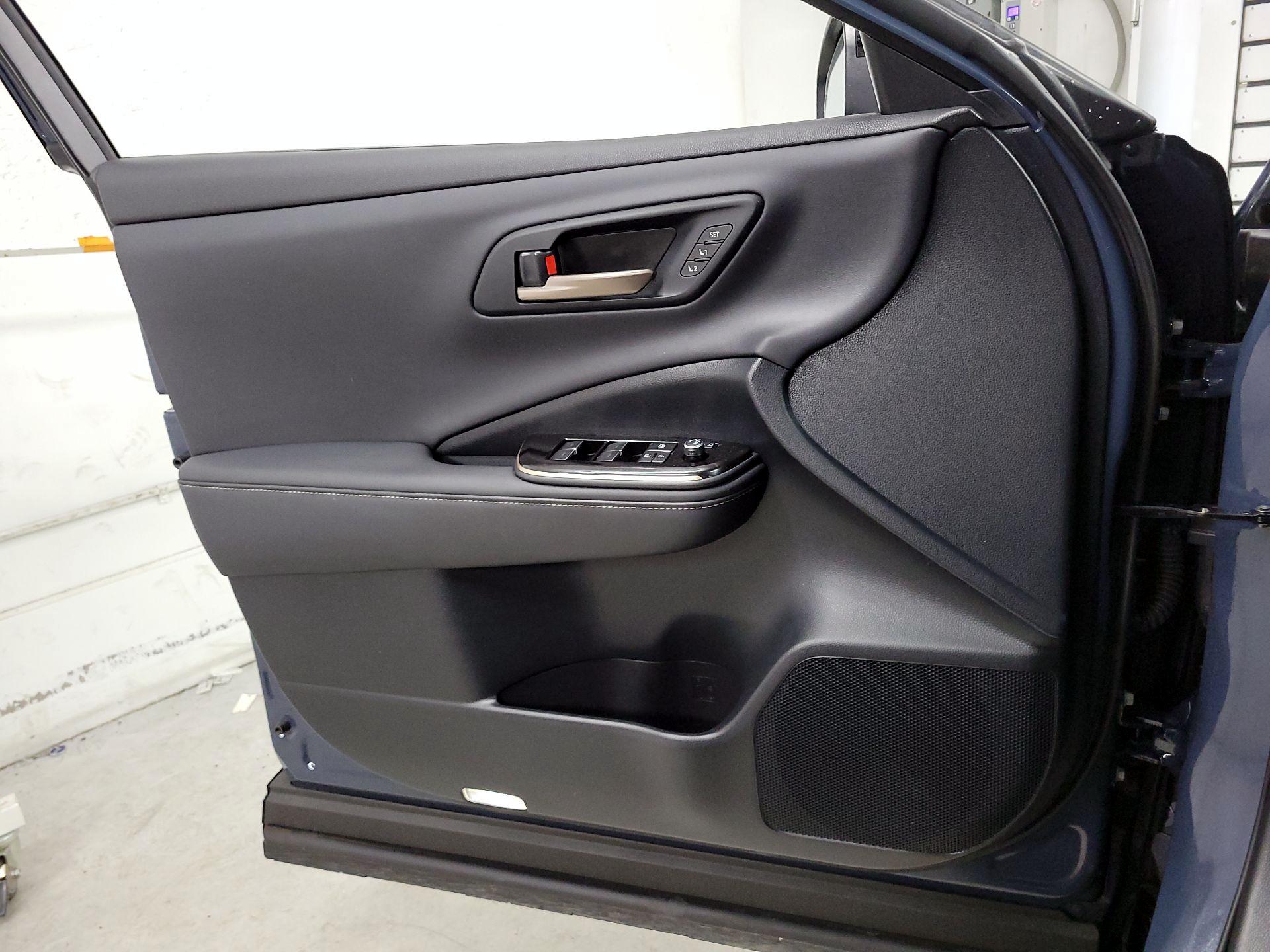 Thumbnail: 2025 Toyota Crown Signia - 12