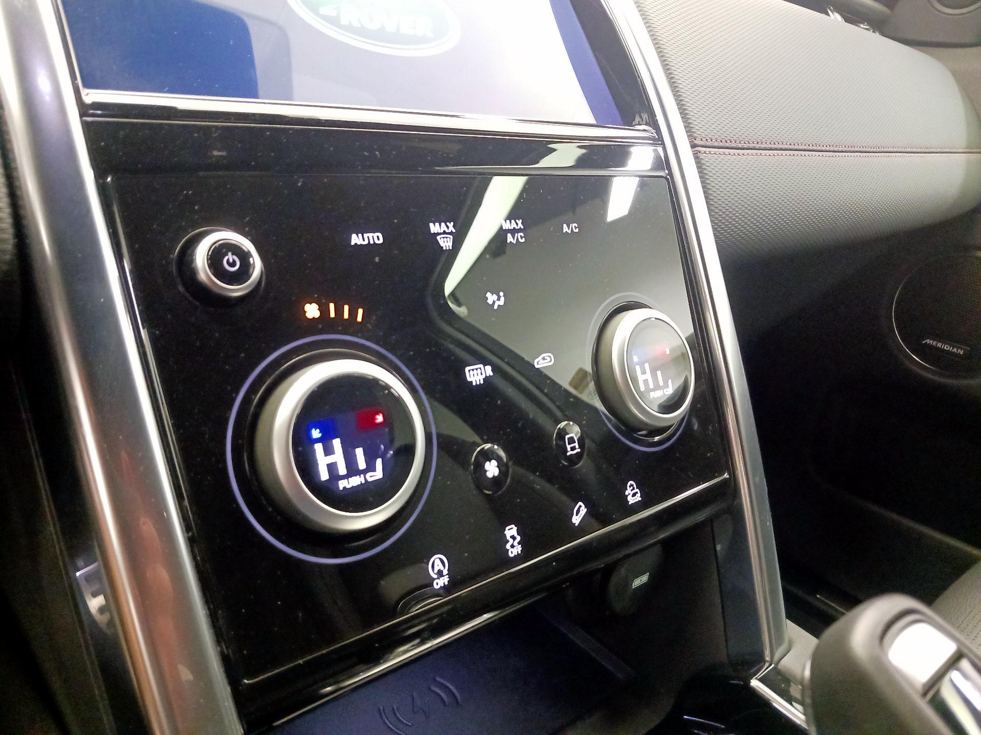 Thumbnail: 2020 Land Rover Discovery Sport - 14