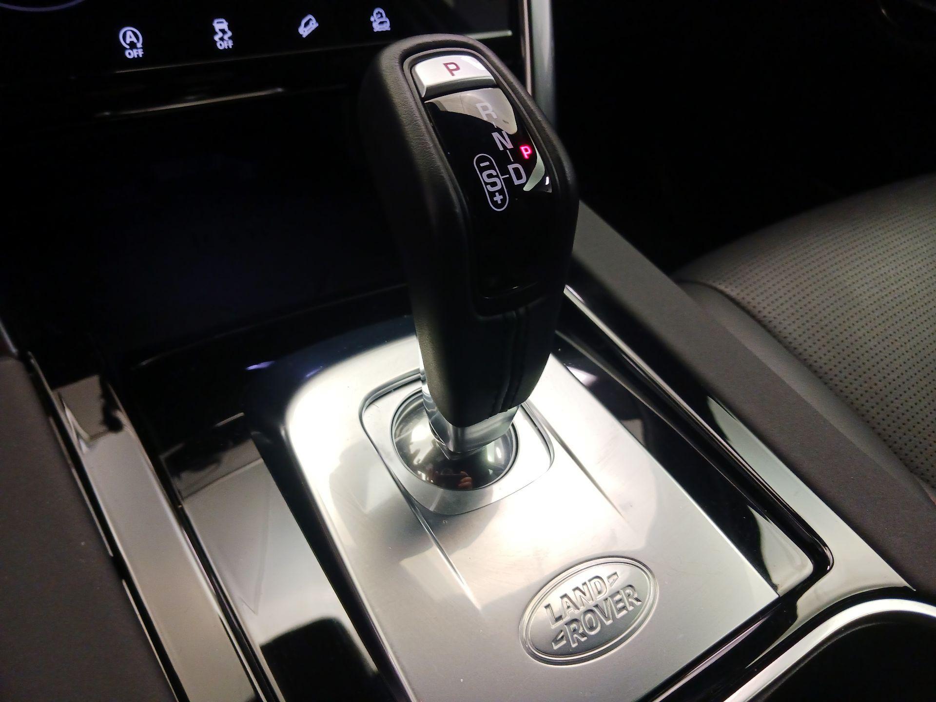 Thumbnail: 2020 Land Rover Discovery Sport - 15