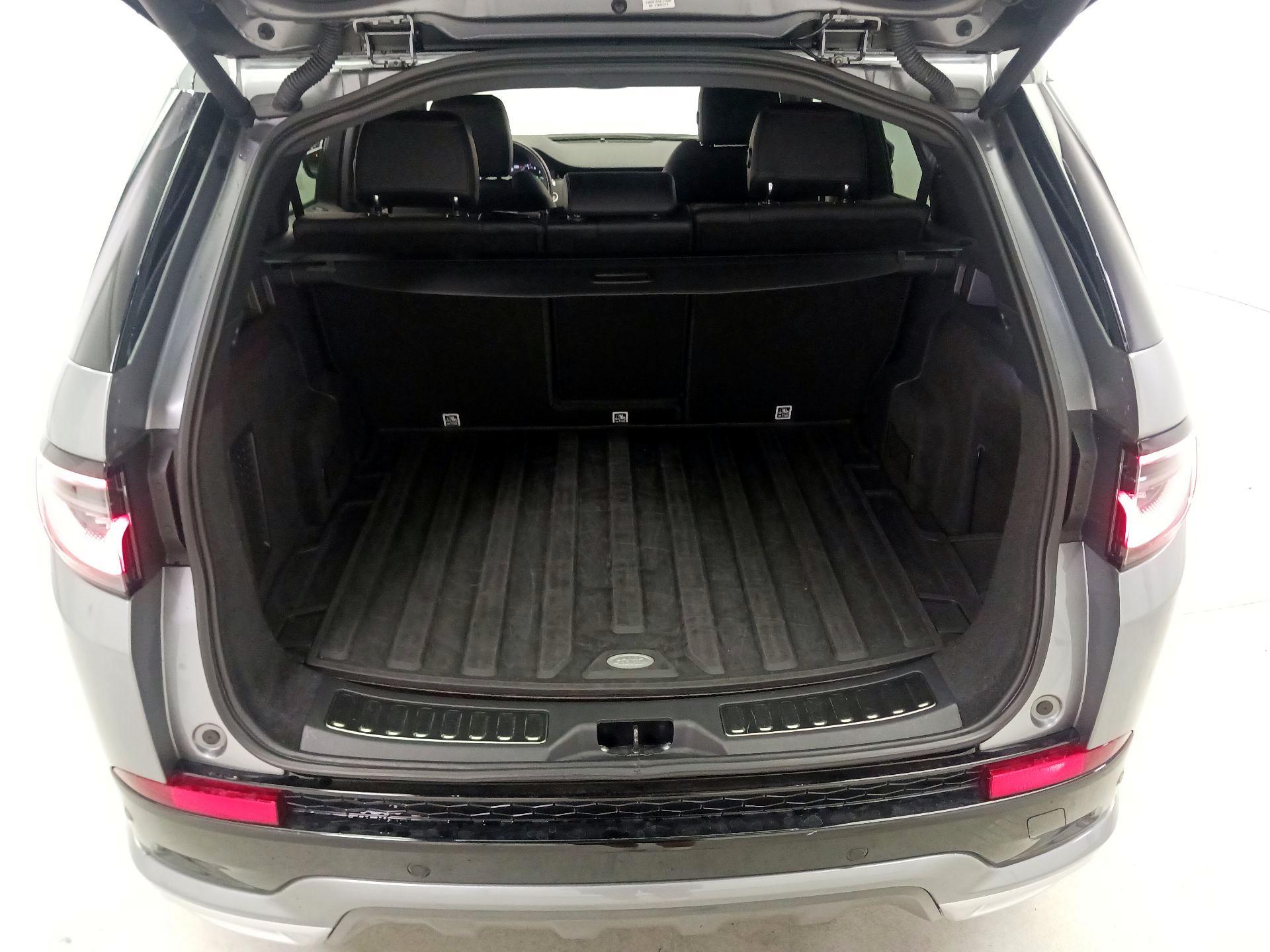 Thumbnail: 2020 Land Rover Discovery Sport - 17