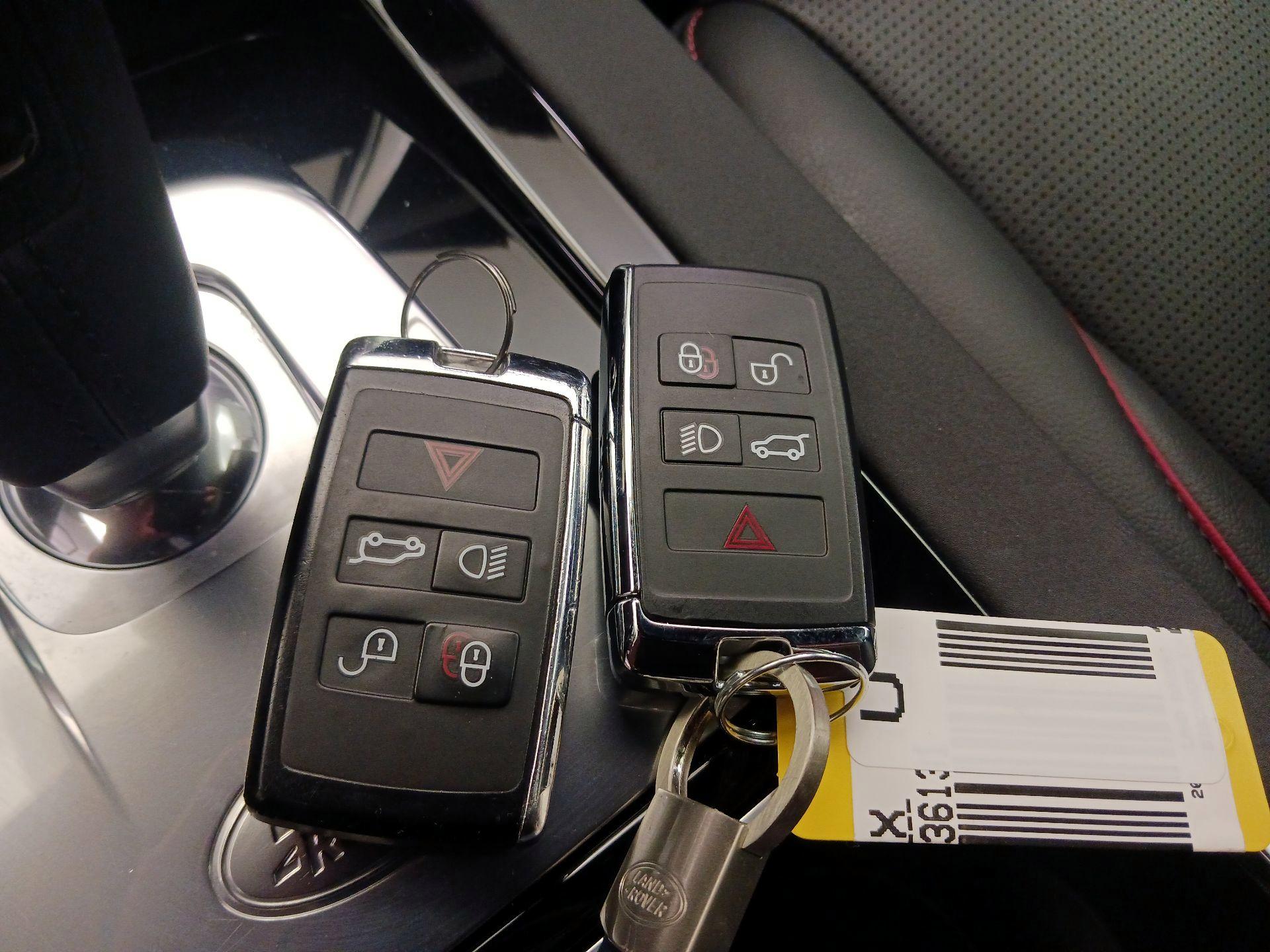 Thumbnail: 2020 Land Rover Discovery Sport - 19